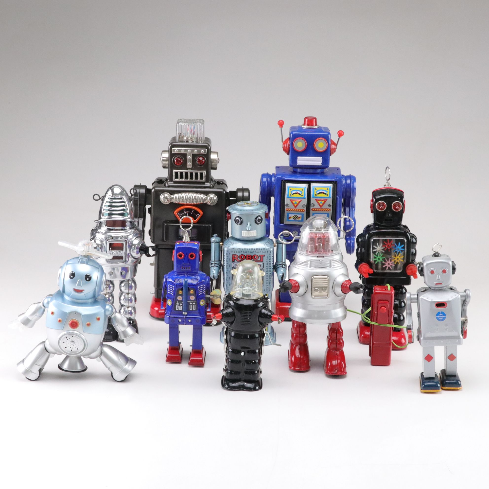 "Smoking Spaceman" and "Robot 2008" with More Mechanical and Wind-Up Robots