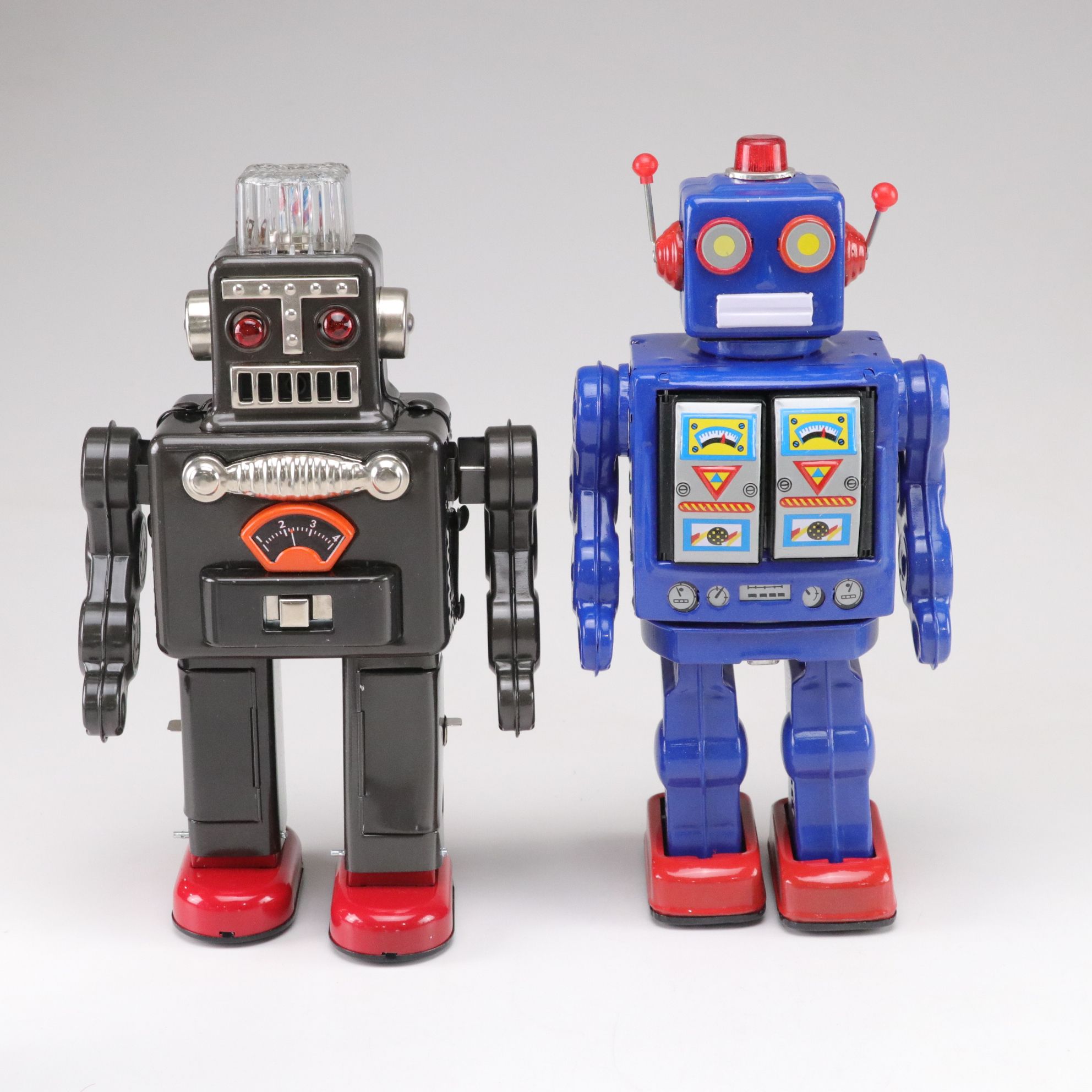 "Smoking Spaceman" and "Robot 2008" with More Mechanical and Wind-Up Robots