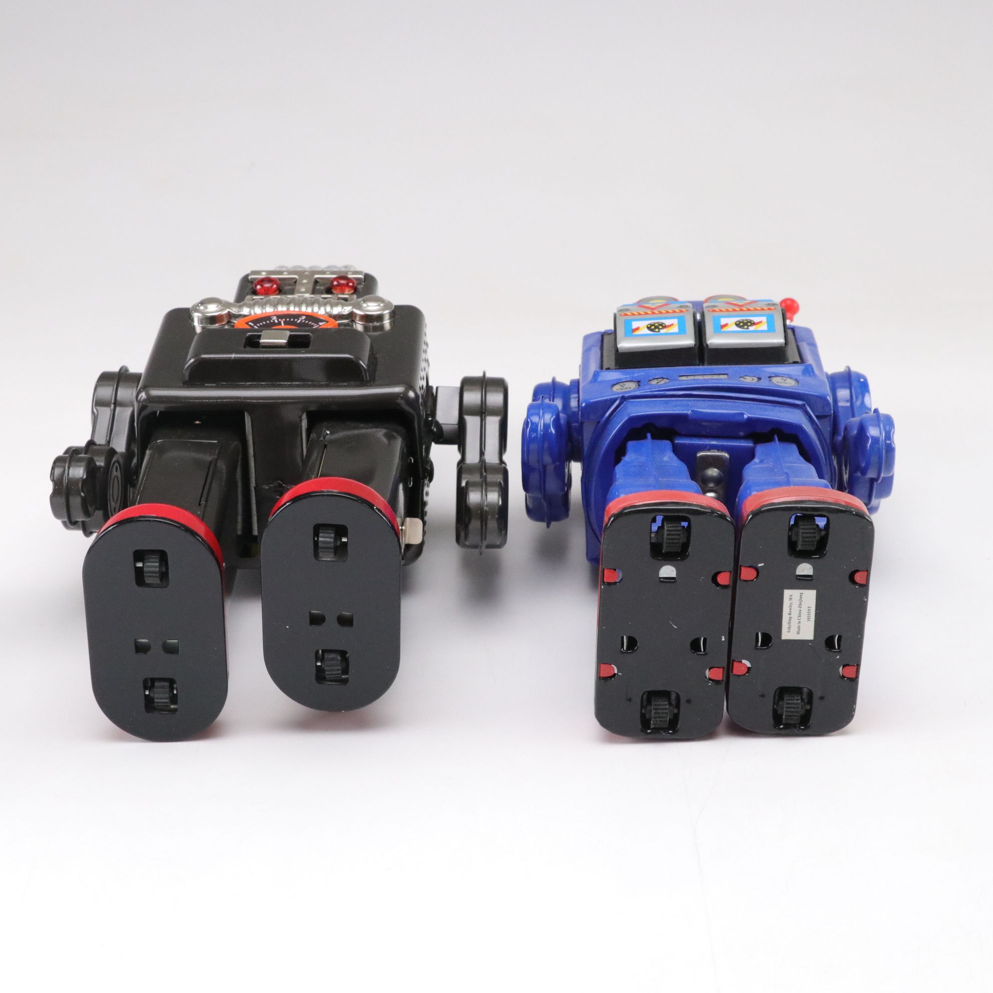 "Smoking Spaceman" and "Robot 2008" with More Mechanical and Wind-Up Robots