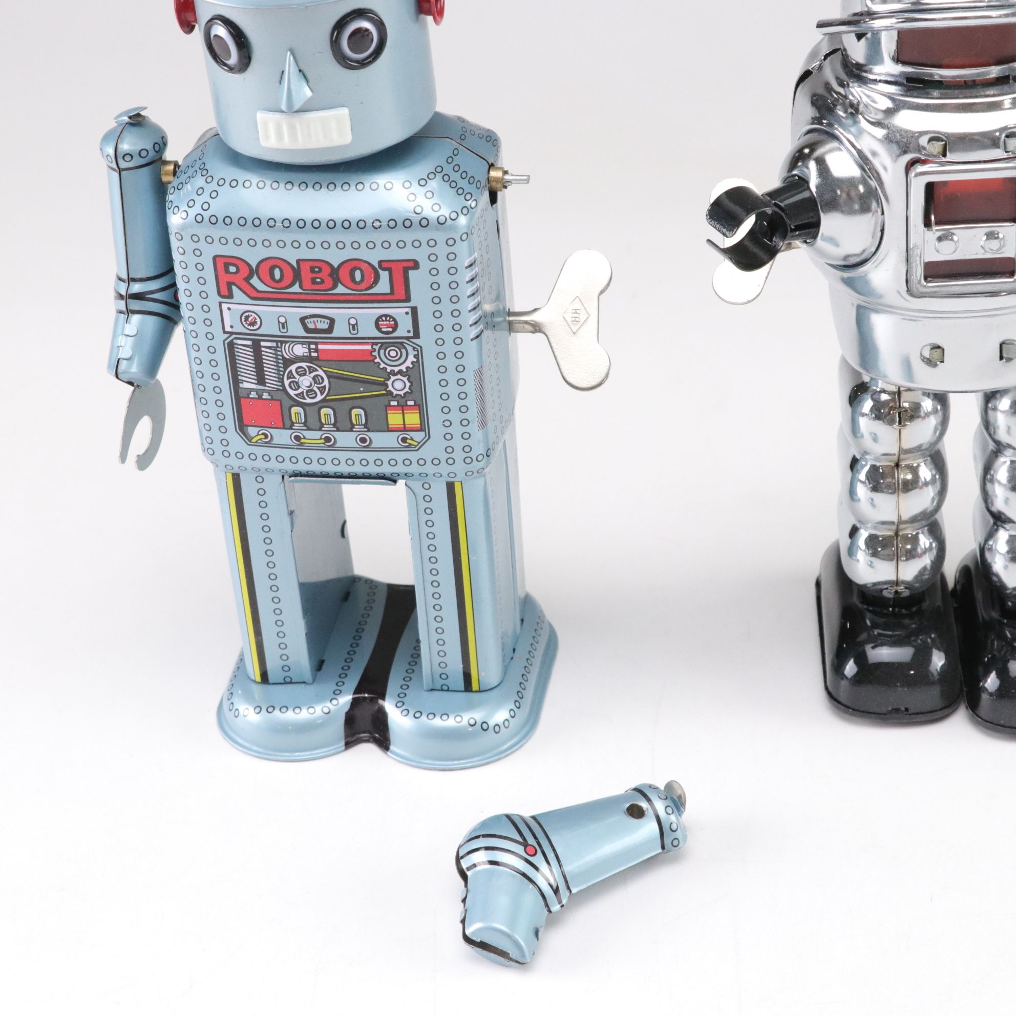 "Smoking Spaceman" and "Robot 2008" with More Mechanical and Wind-Up Robots