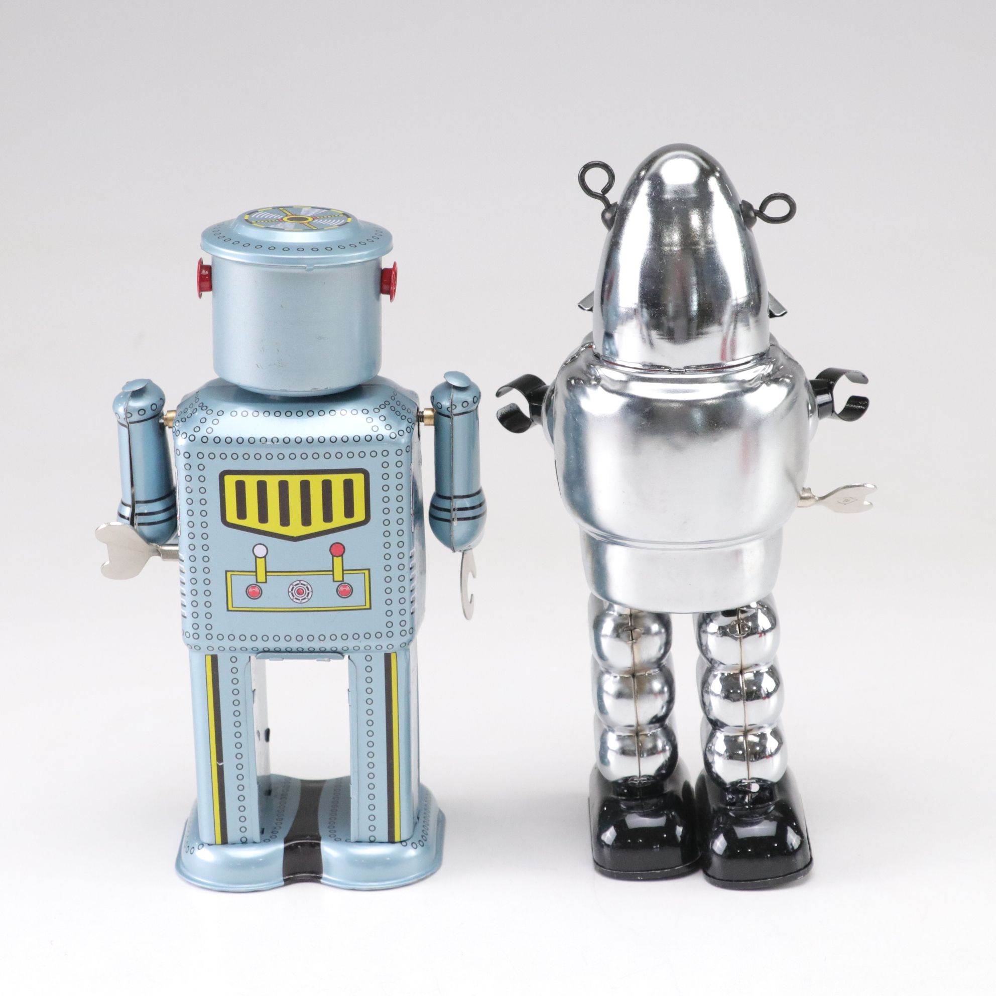 "Smoking Spaceman" and "Robot 2008" with More Mechanical and Wind-Up Robots