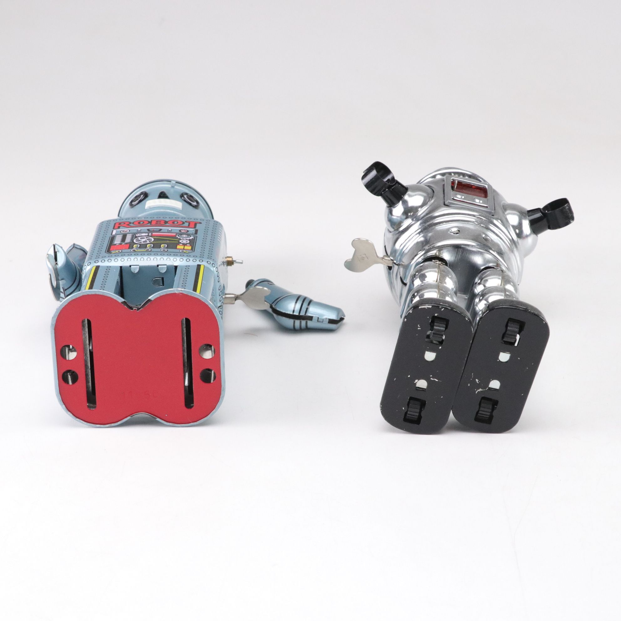 "Smoking Spaceman" and "Robot 2008" with More Mechanical and Wind-Up Robots