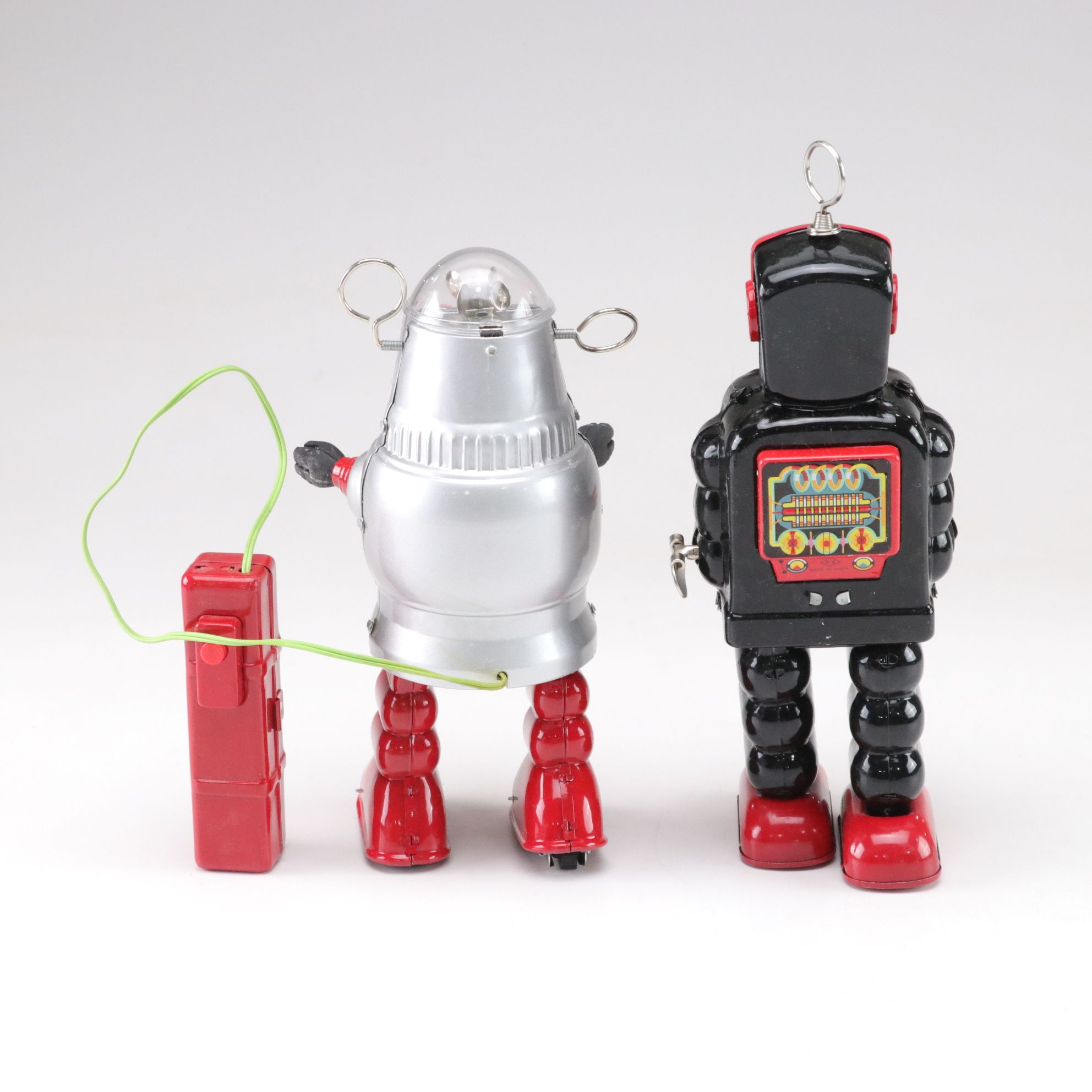 "Smoking Spaceman" and "Robot 2008" with More Mechanical and Wind-Up Robots