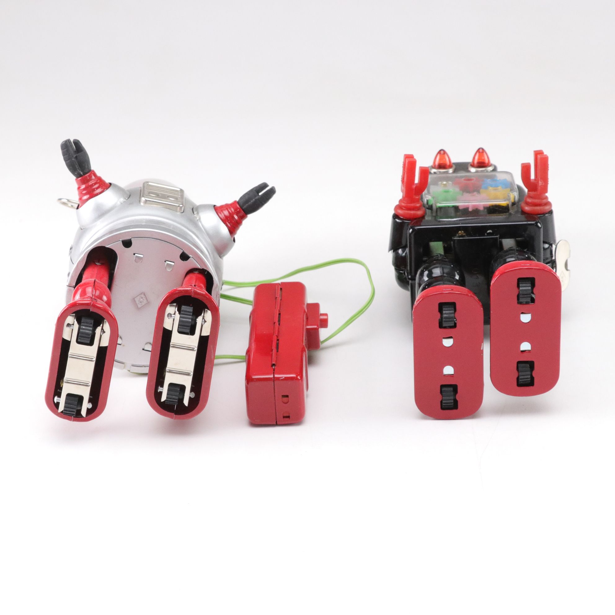 "Smoking Spaceman" and "Robot 2008" with More Mechanical and Wind-Up Robots