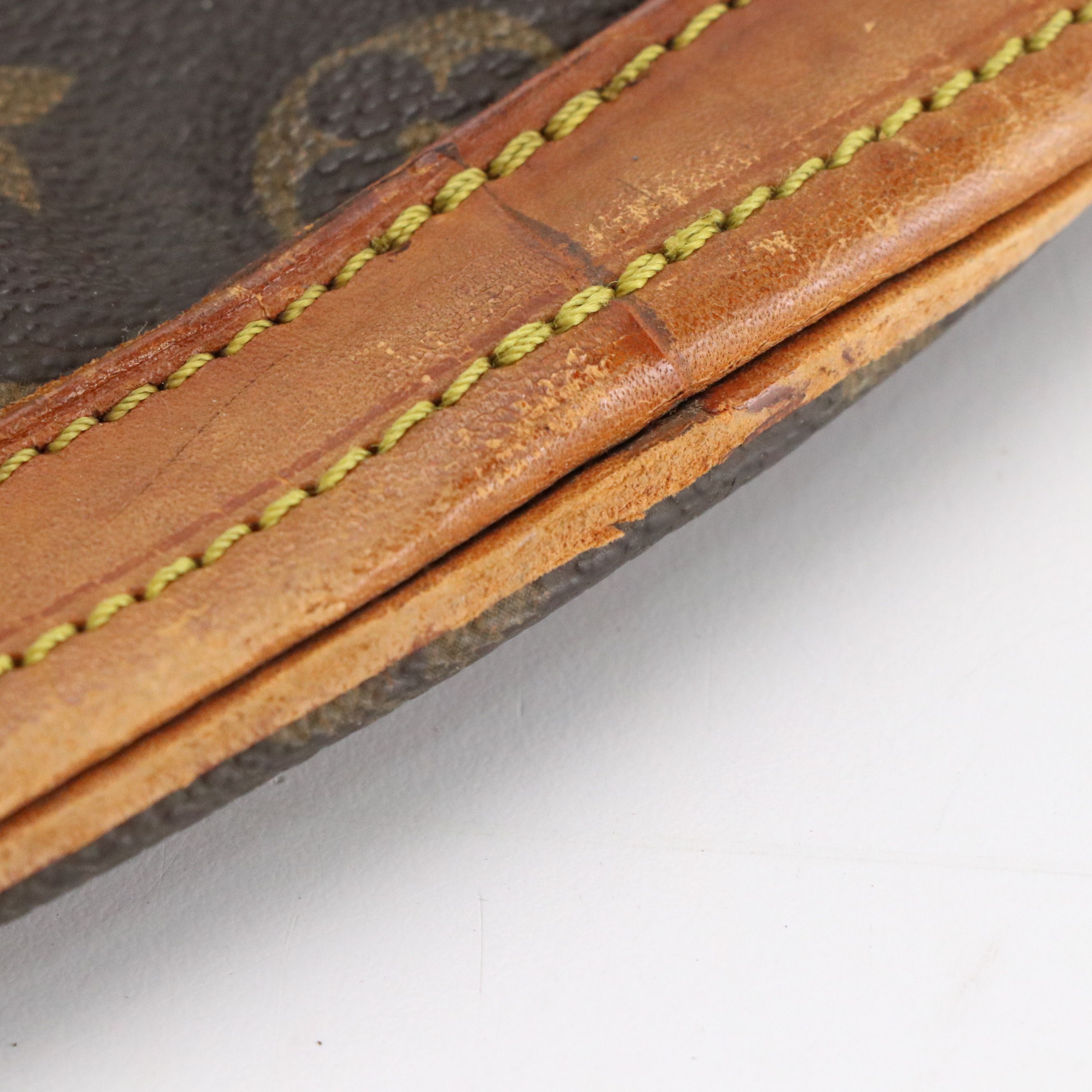 Louis Vuitton Bucket Bag GM in Monogram Canvas and Vachetta Leather