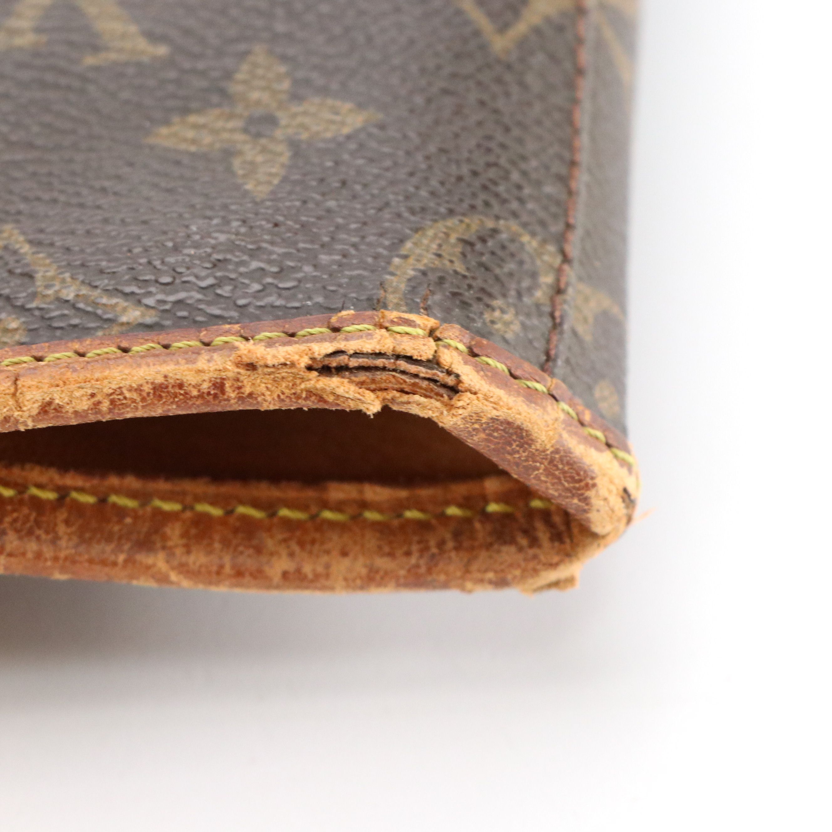 Louis Vuitton Bucket Bag GM in Monogram Canvas and Vachetta Leather