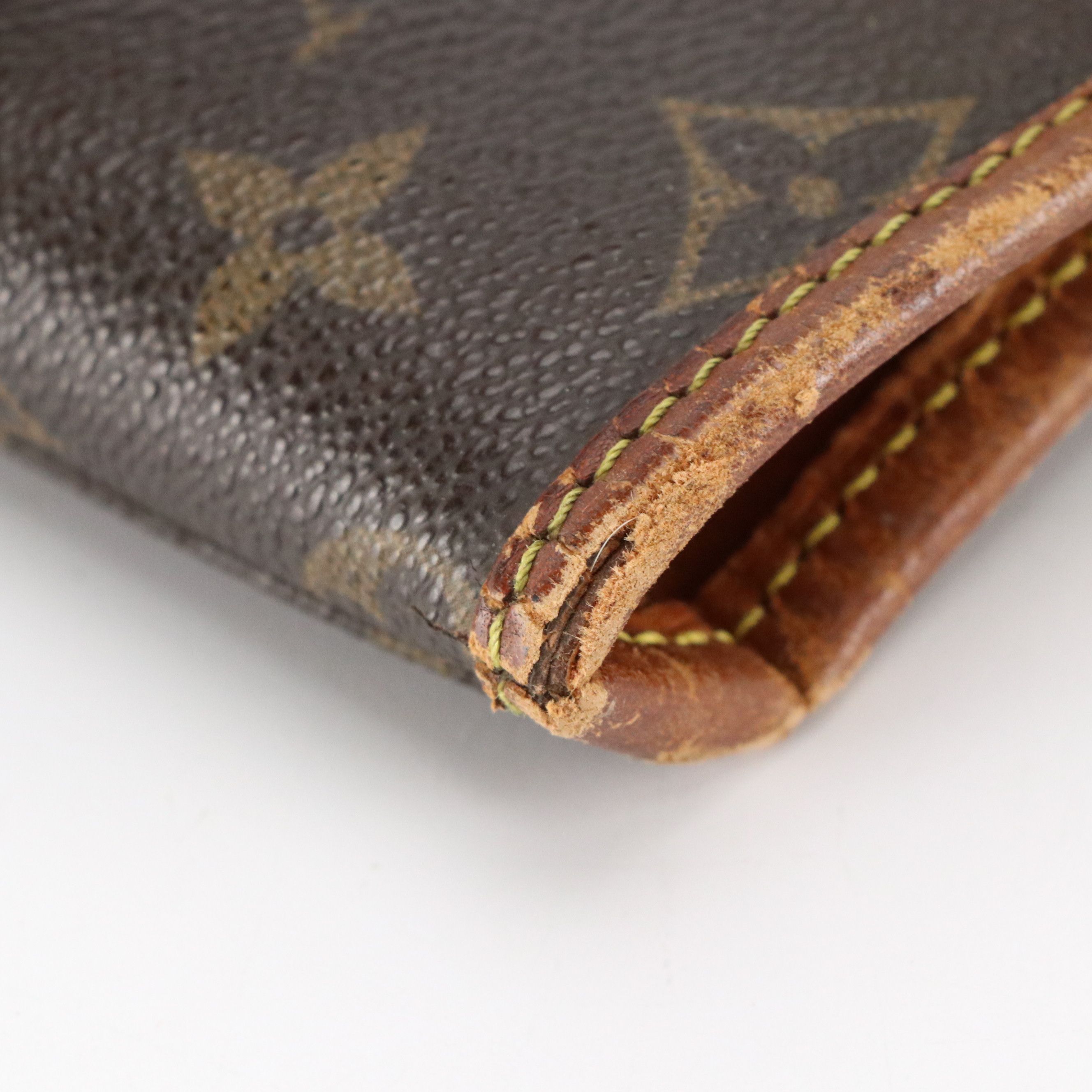 Louis Vuitton Bucket Bag GM in Monogram Canvas and Vachetta Leather