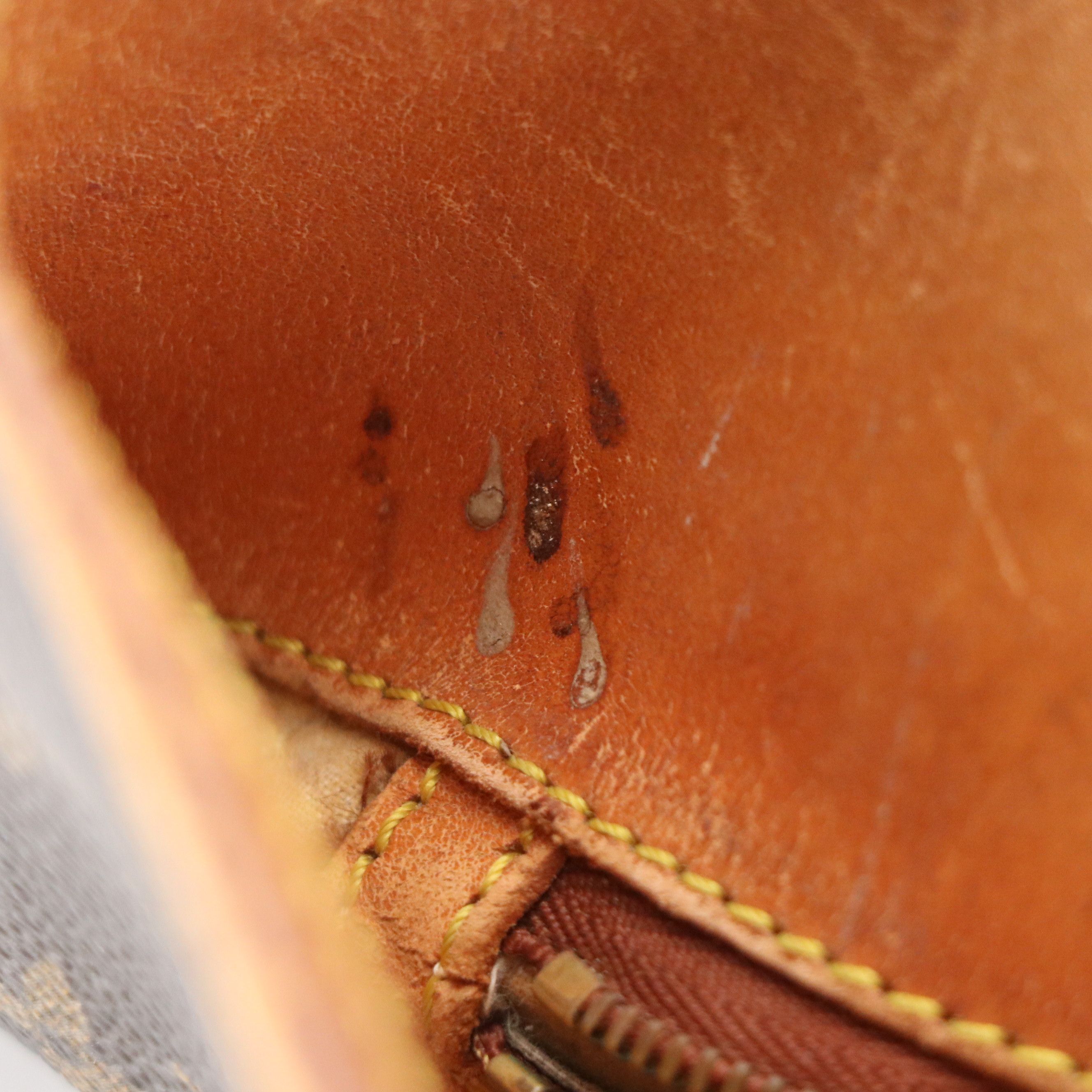 Louis Vuitton Bucket Bag GM in Monogram Canvas and Vachetta Leather