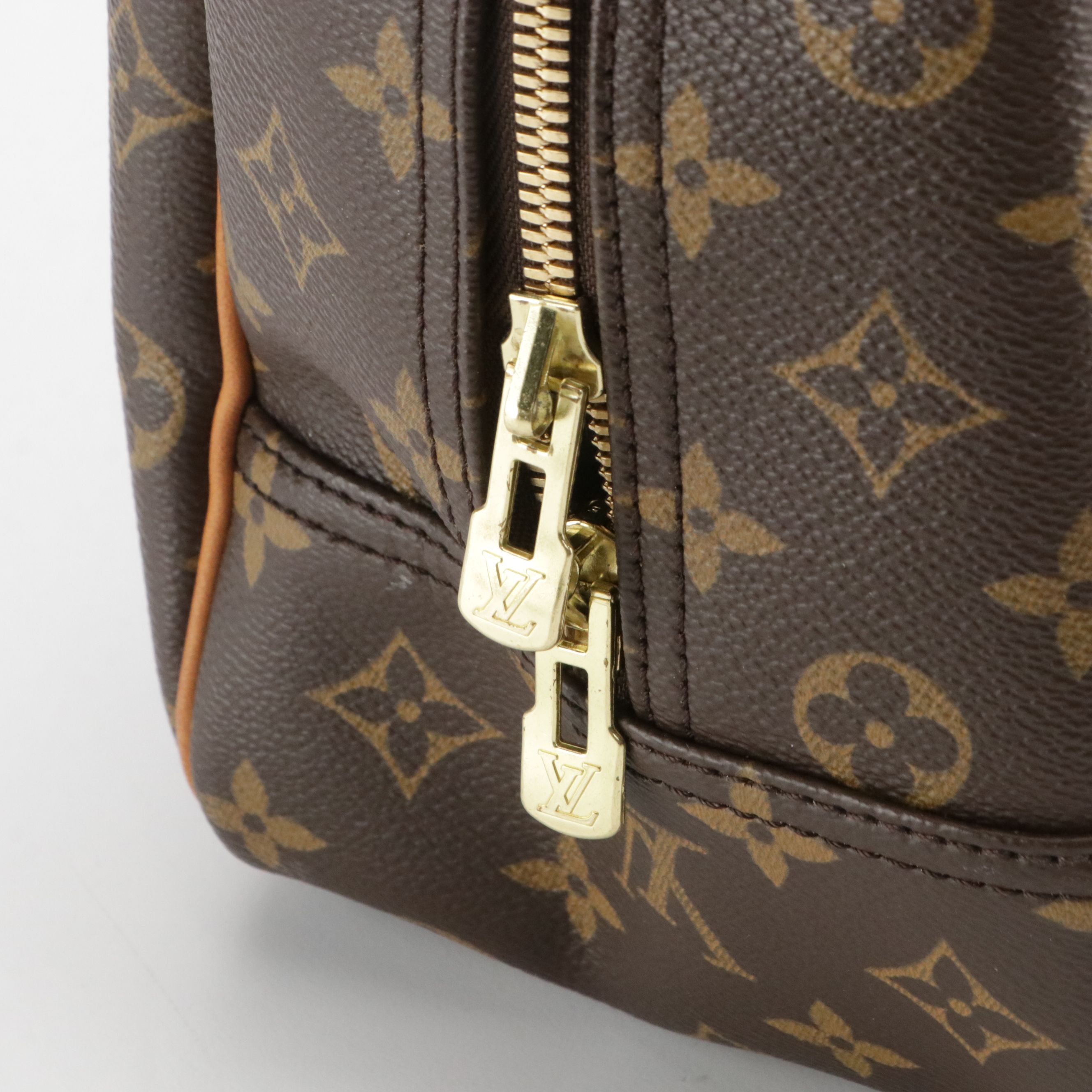 Louis Vuitton Deauville Handbag in Monogram Canvas and Vachetta Leather