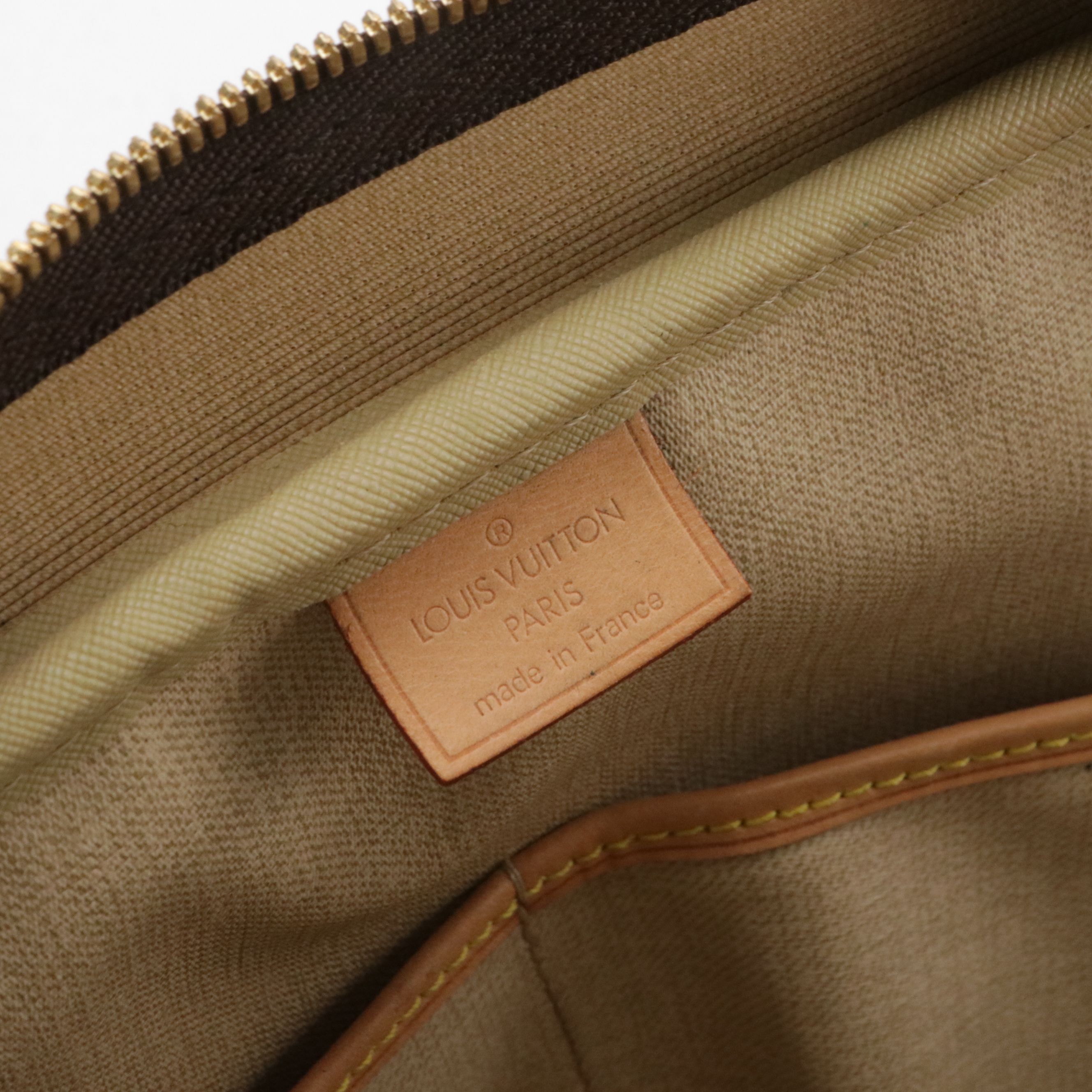 Louis Vuitton Deauville Handbag in Monogram Canvas and Vachetta Leather