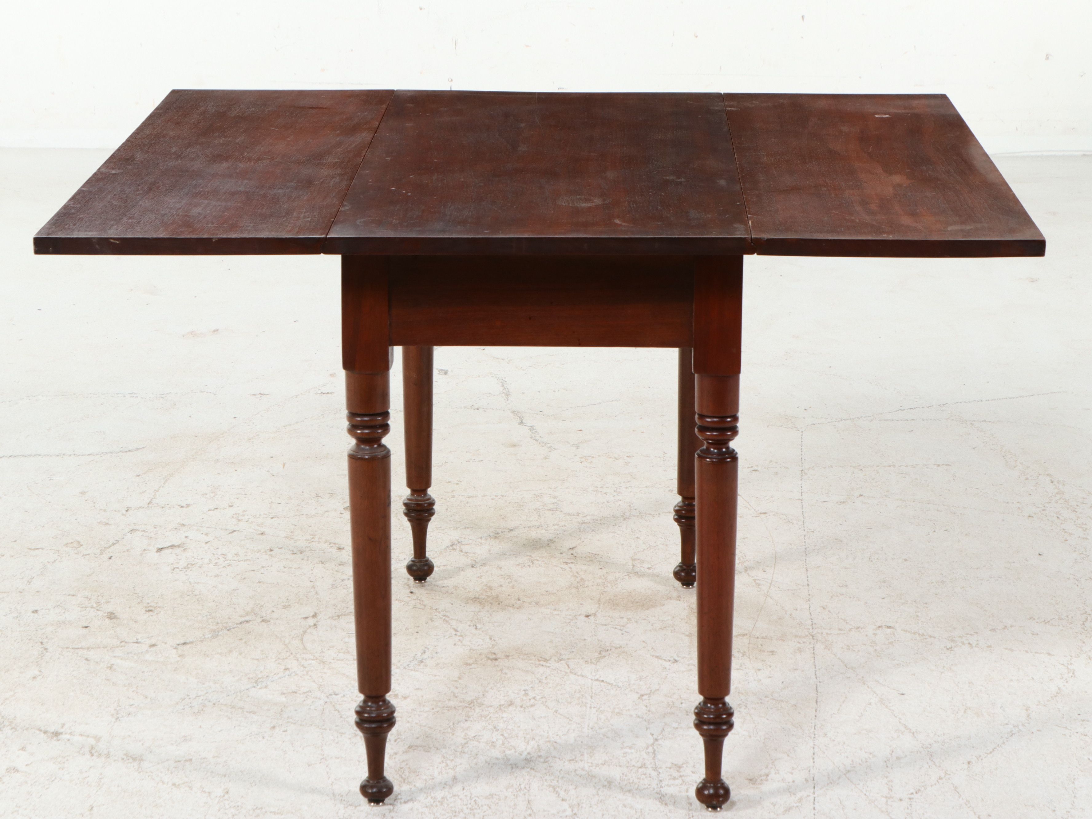 American Sheraton Style Drop-Leaf Harvest Table, 20th Century