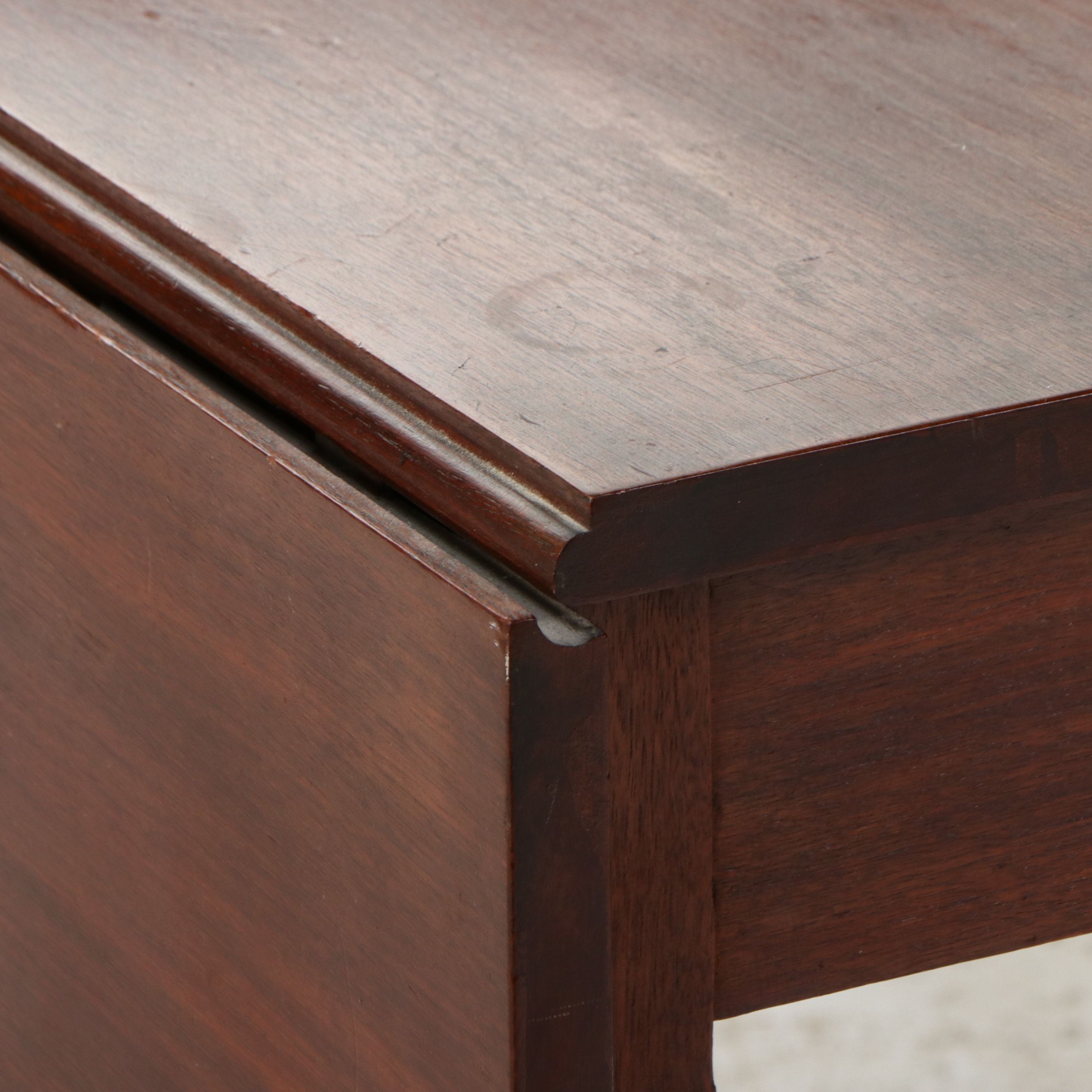 American Sheraton Style Drop-Leaf Harvest Table, 20th Century