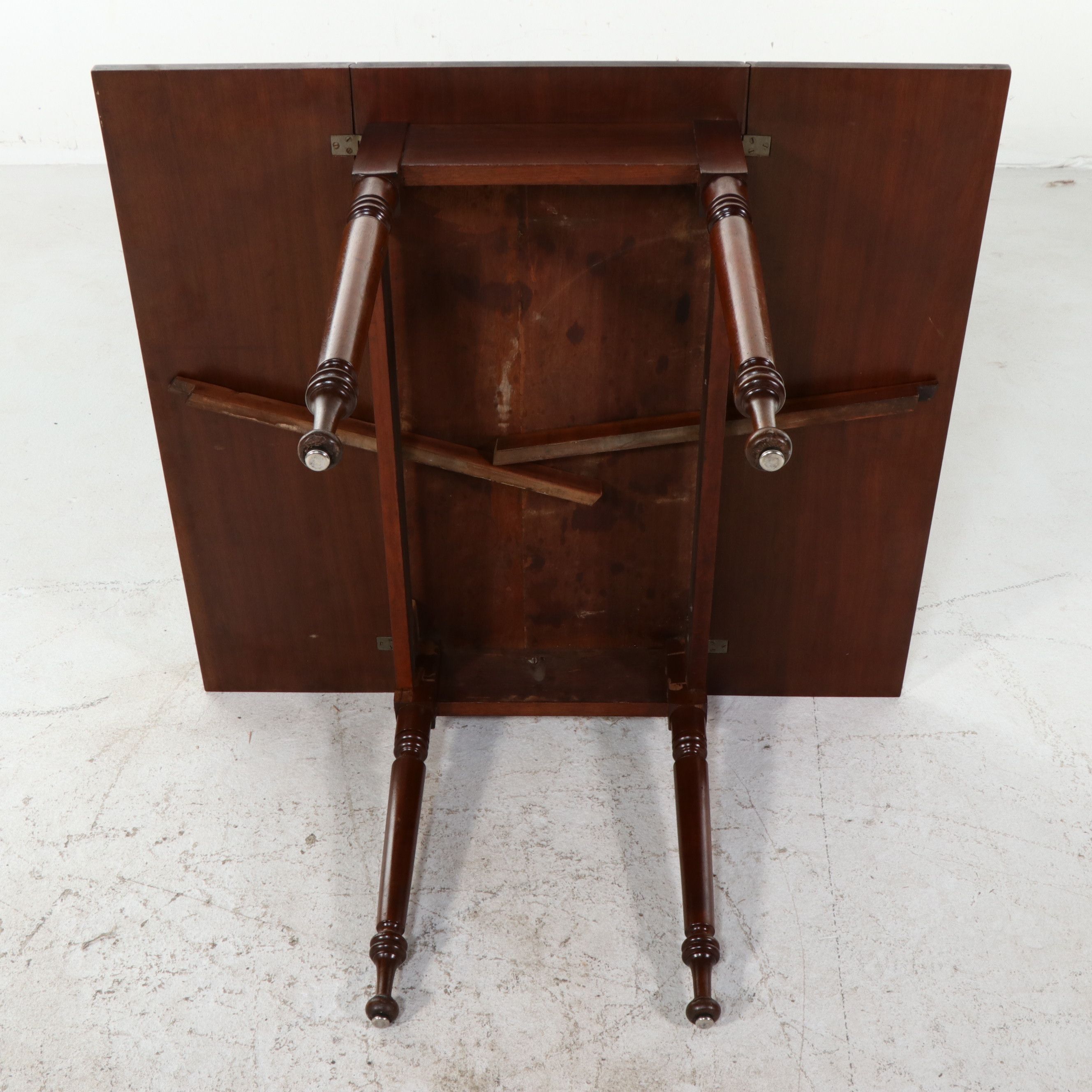 American Sheraton Style Drop-Leaf Harvest Table, 20th Century