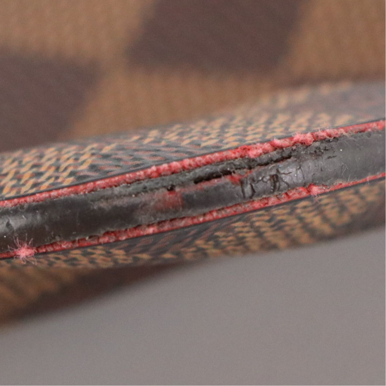 Louis Vuitton Neverfull MM/GM Pouch in Damier Ebene Canvas