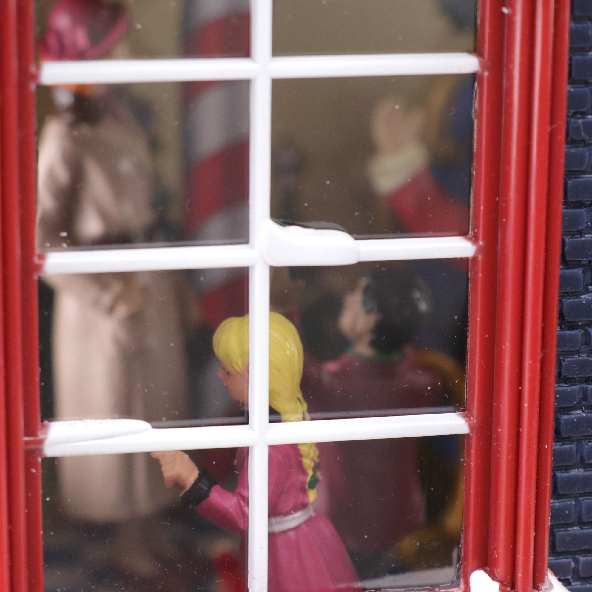 Mr. Christmas Hyde Park "Kris Kringle's Department Store" Animated Village