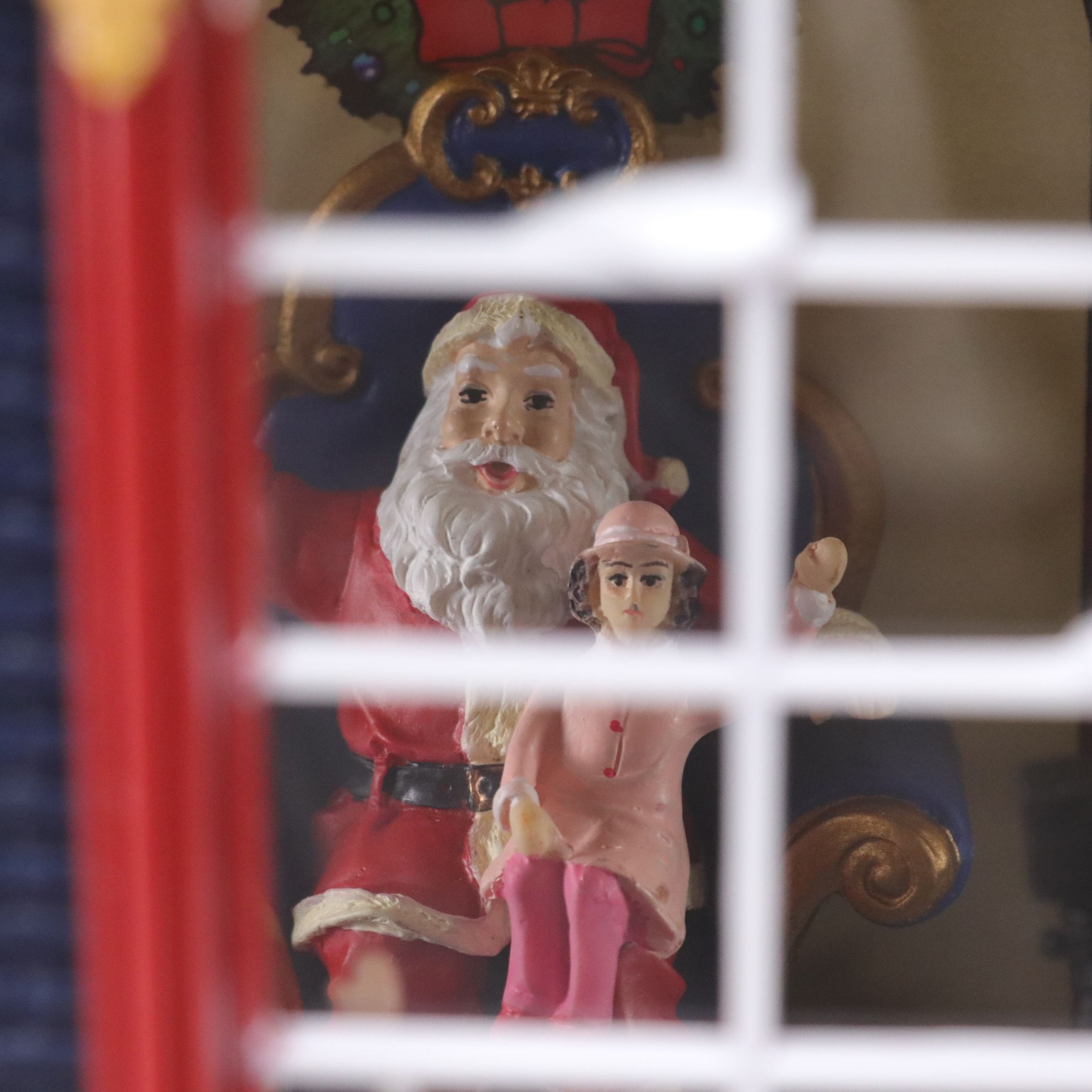 Mr. Christmas Hyde Park "Kris Kringle's Department Store" Animated Village