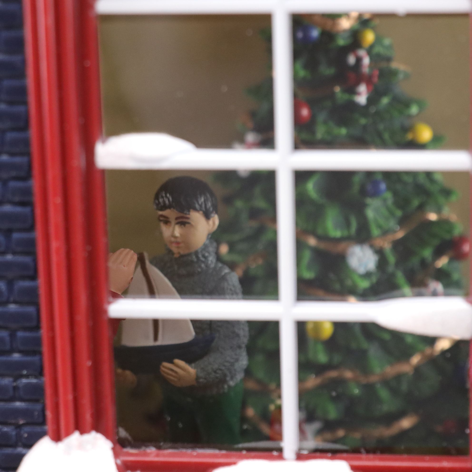 Mr. Christmas Hyde Park "Kris Kringle's Department Store" Animated Village