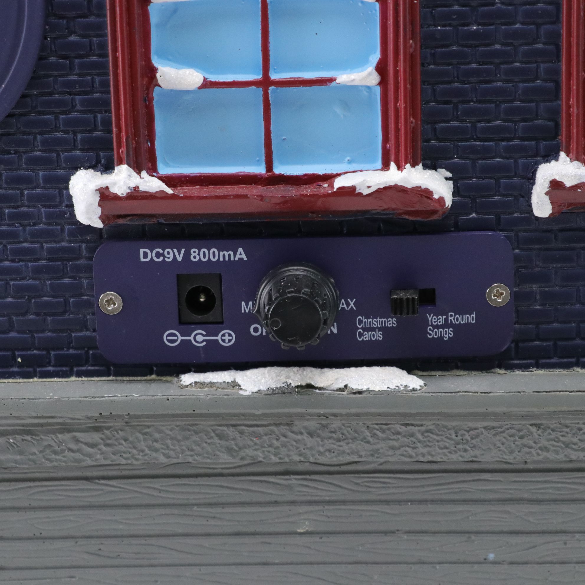 Mr. Christmas Hyde Park "Kris Kringle's Department Store" Animated Village