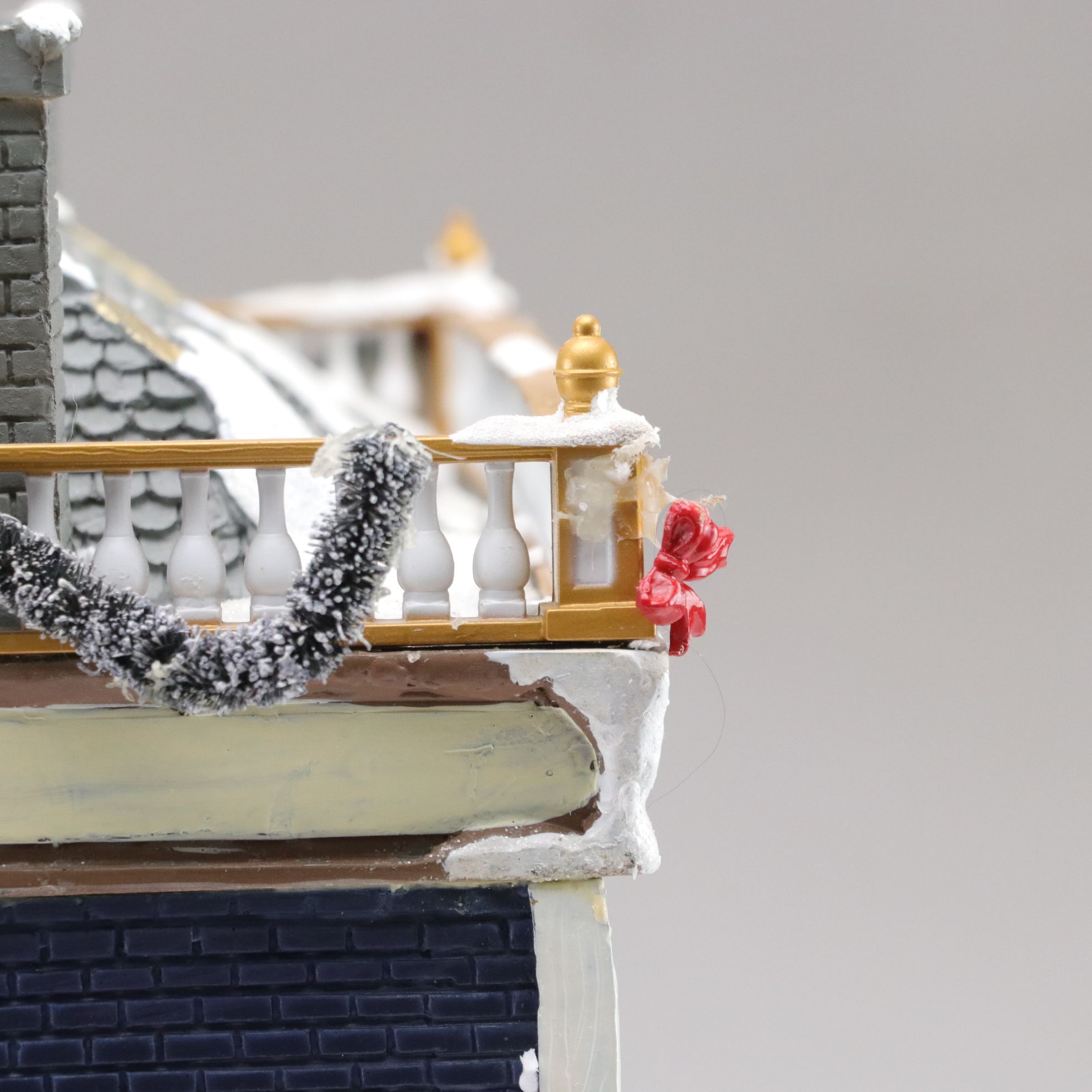 Mr. Christmas Hyde Park "Kris Kringle's Department Store" Animated Village