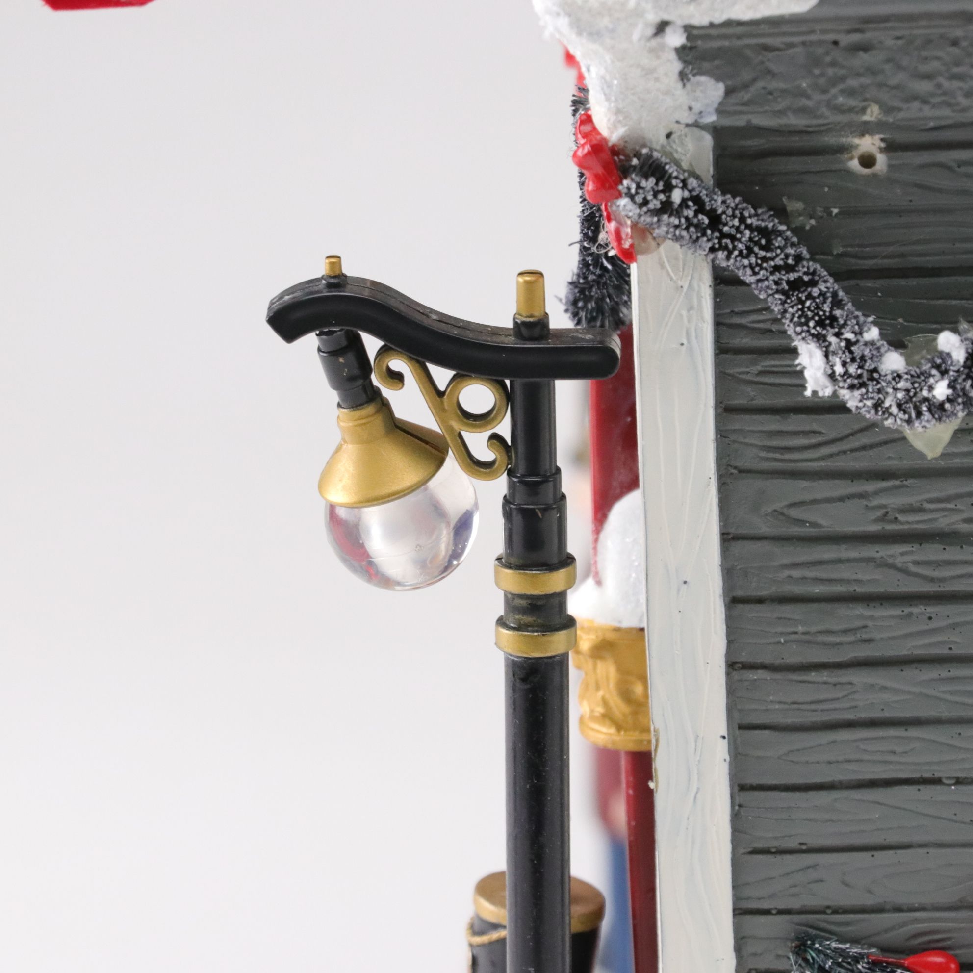 Mr. Christmas Hyde Park "Kris Kringle's Department Store" Animated Village