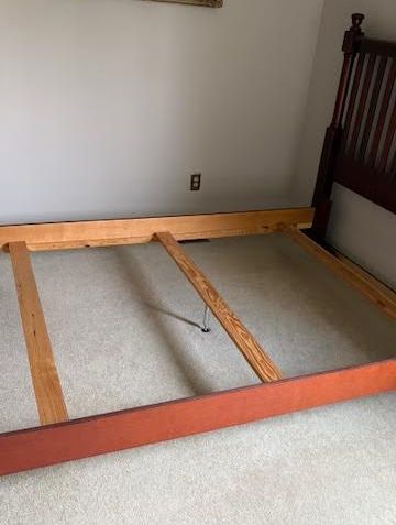 Vaughan-Bassett Cherry Finish Mission Style Slat Four-Poster Bed