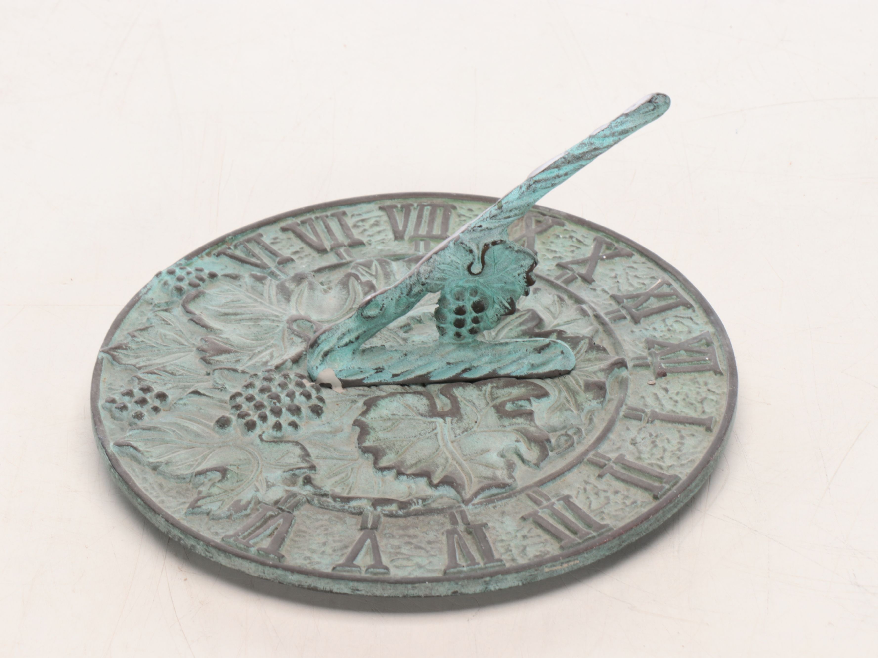 Copper Finish Sun Face Garden Décor with Grapevine Decorative Sun Dial