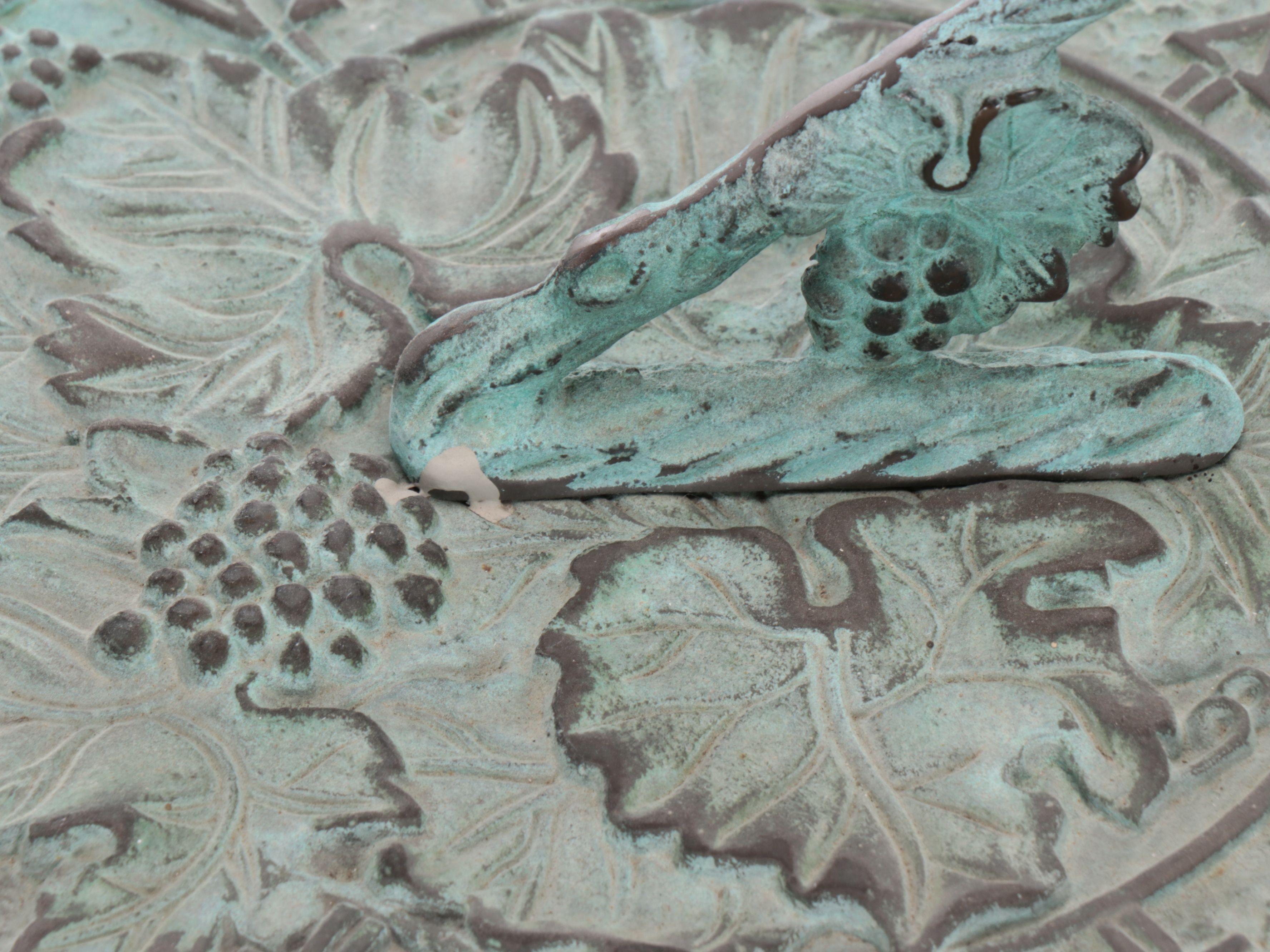 Copper Finish Sun Face Garden Décor with Grapevine Decorative Sun Dial