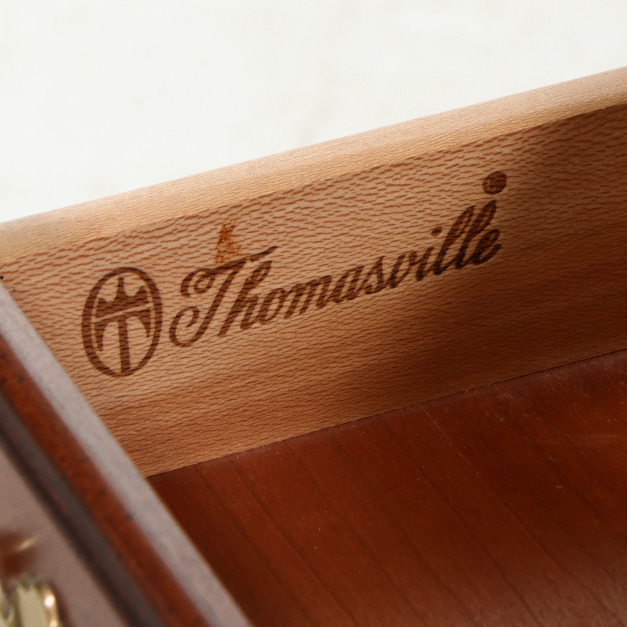 Thomasville Queen Anne Style Mahogany Finish Lowboy, Late 20th Century