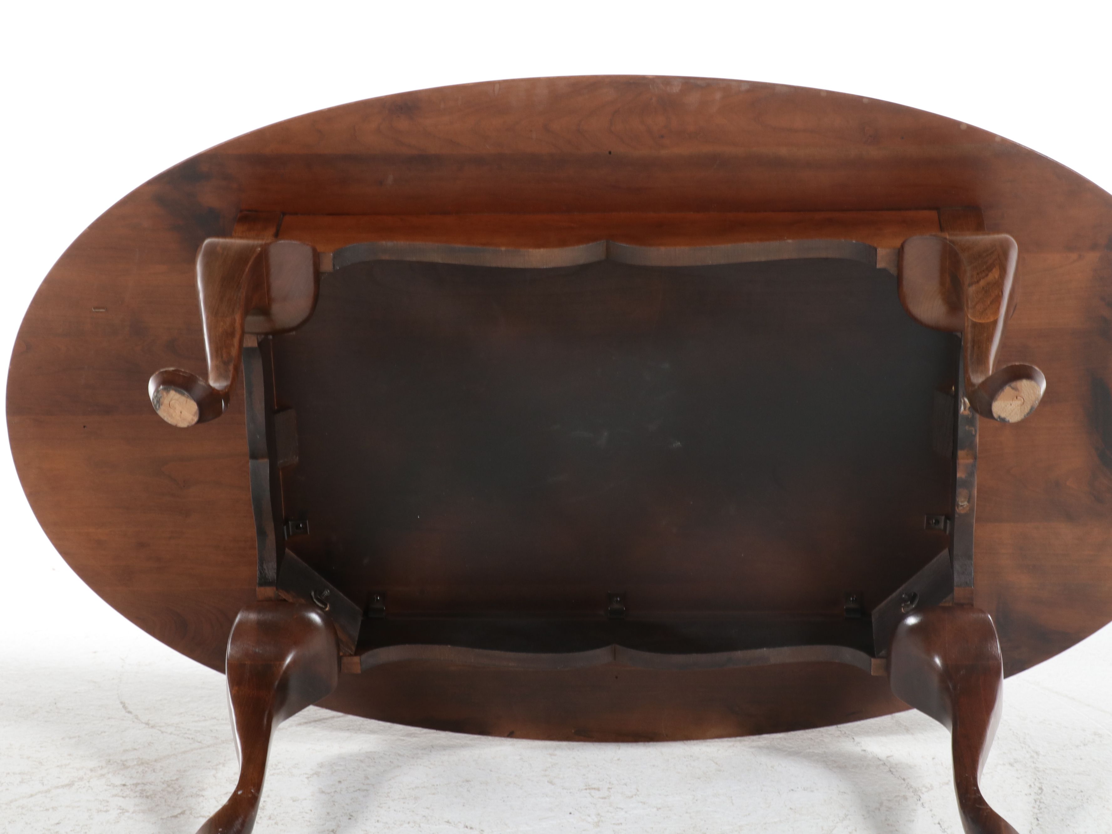 American Queen Anne Style Cherry Oval Coffee Table, Late 20th Century