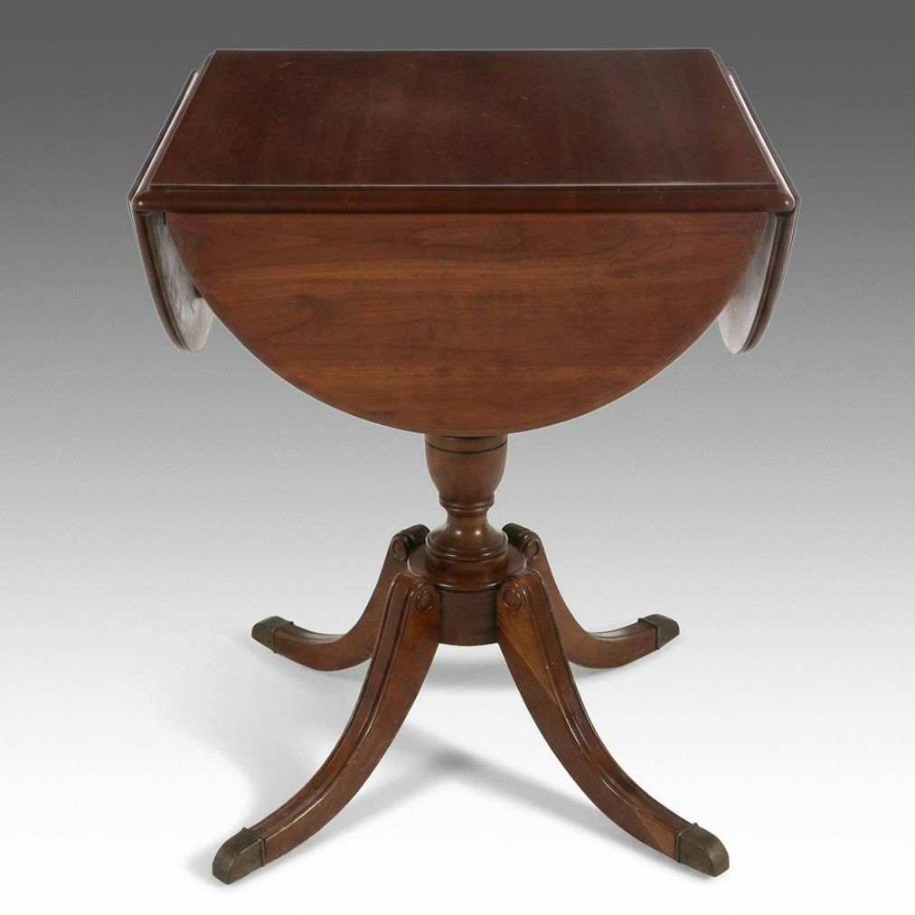 Pennsylvania House Cloverleaf Drop-Leaf Pedestal Table, Mid to Late 20th Century
