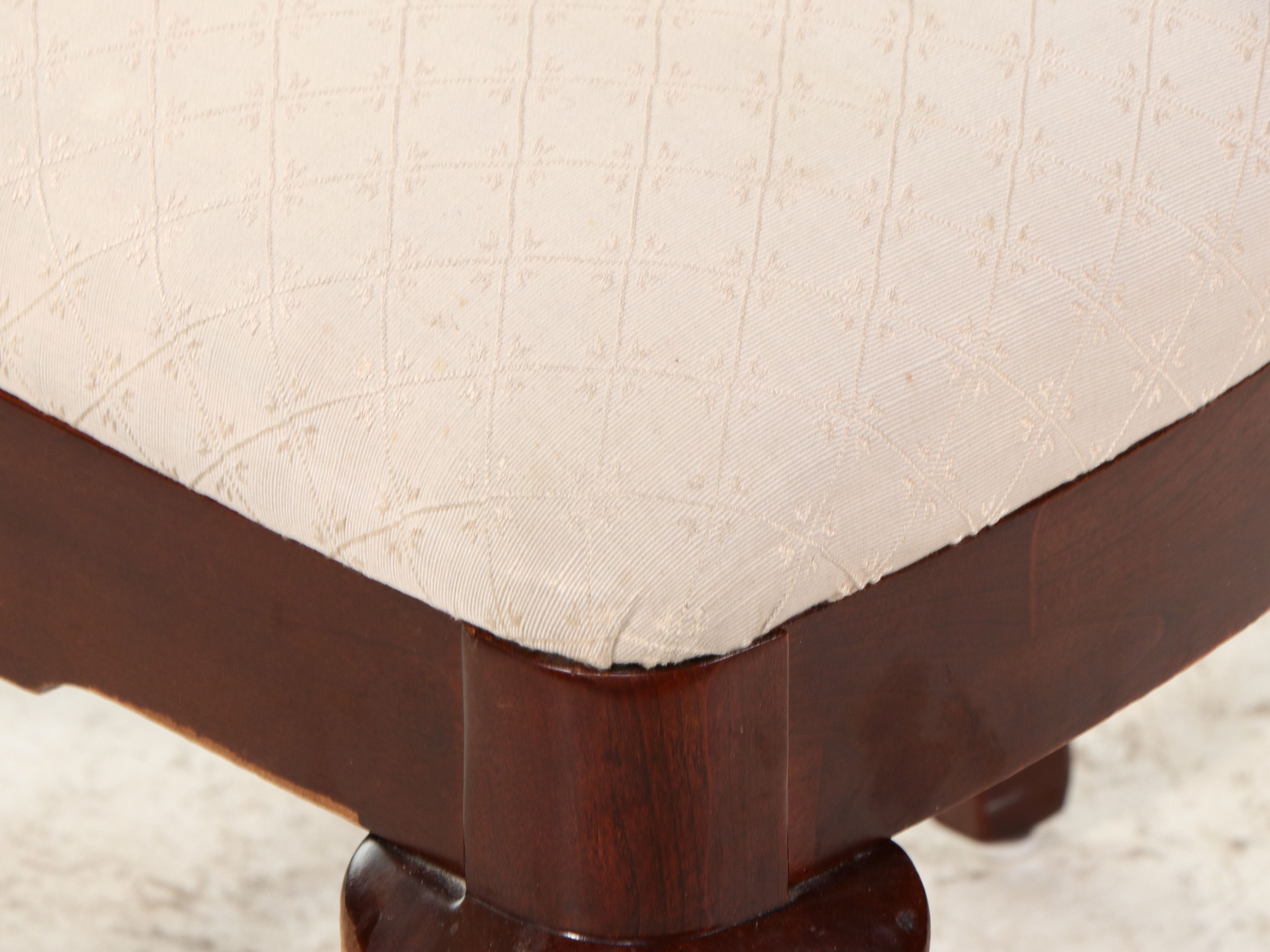 Five-Piece Queen Anne Style Mahogany Dining Set, Late 20th Century