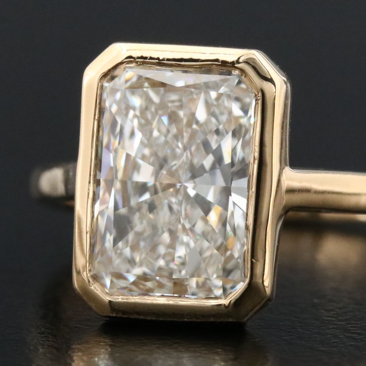 18K 3.10 CT Lab Grown Diamond Solitaire Ring with IGI Report