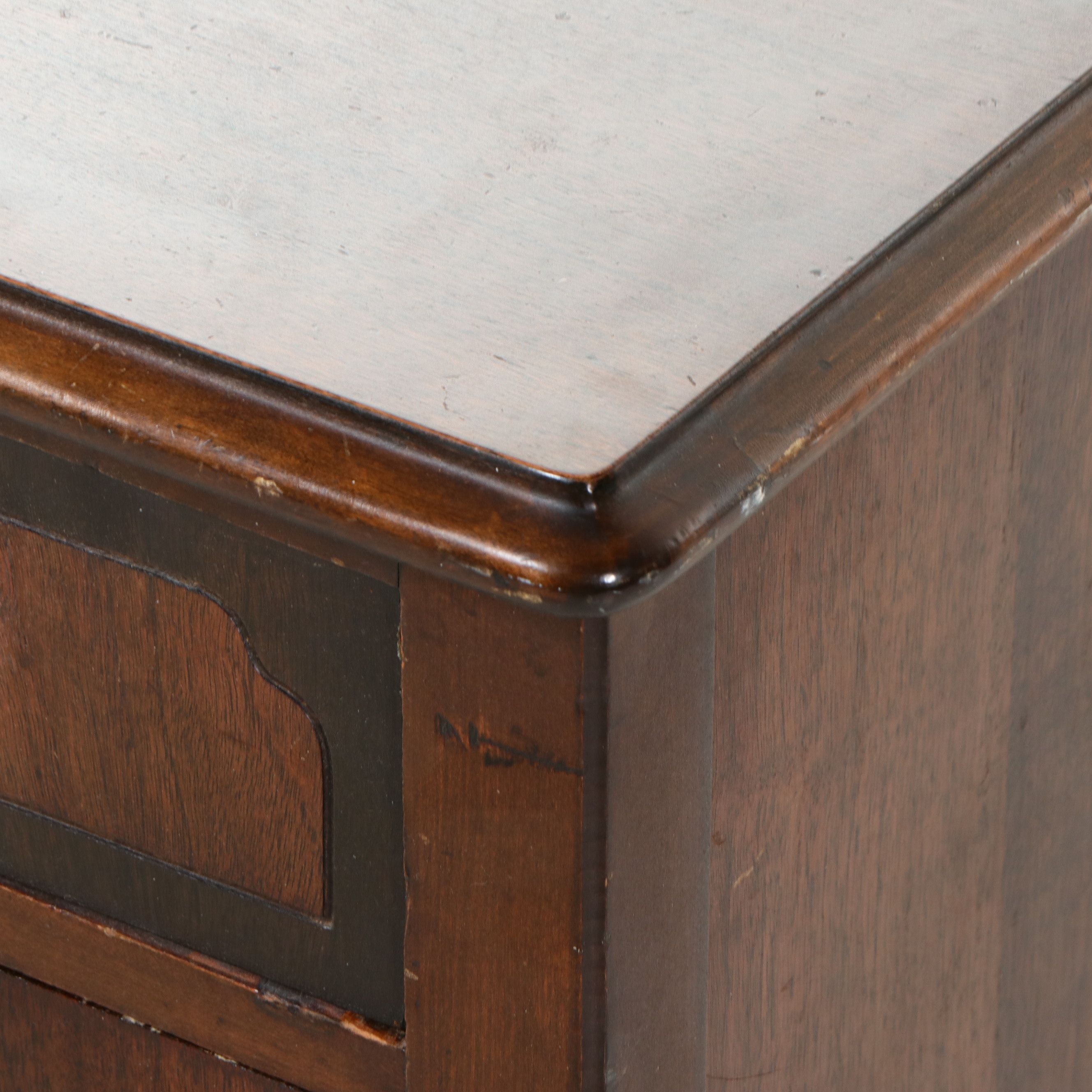 Sheraton Revival Mahogany Vanity with Tri-Fold Mirror, Early 20th Century