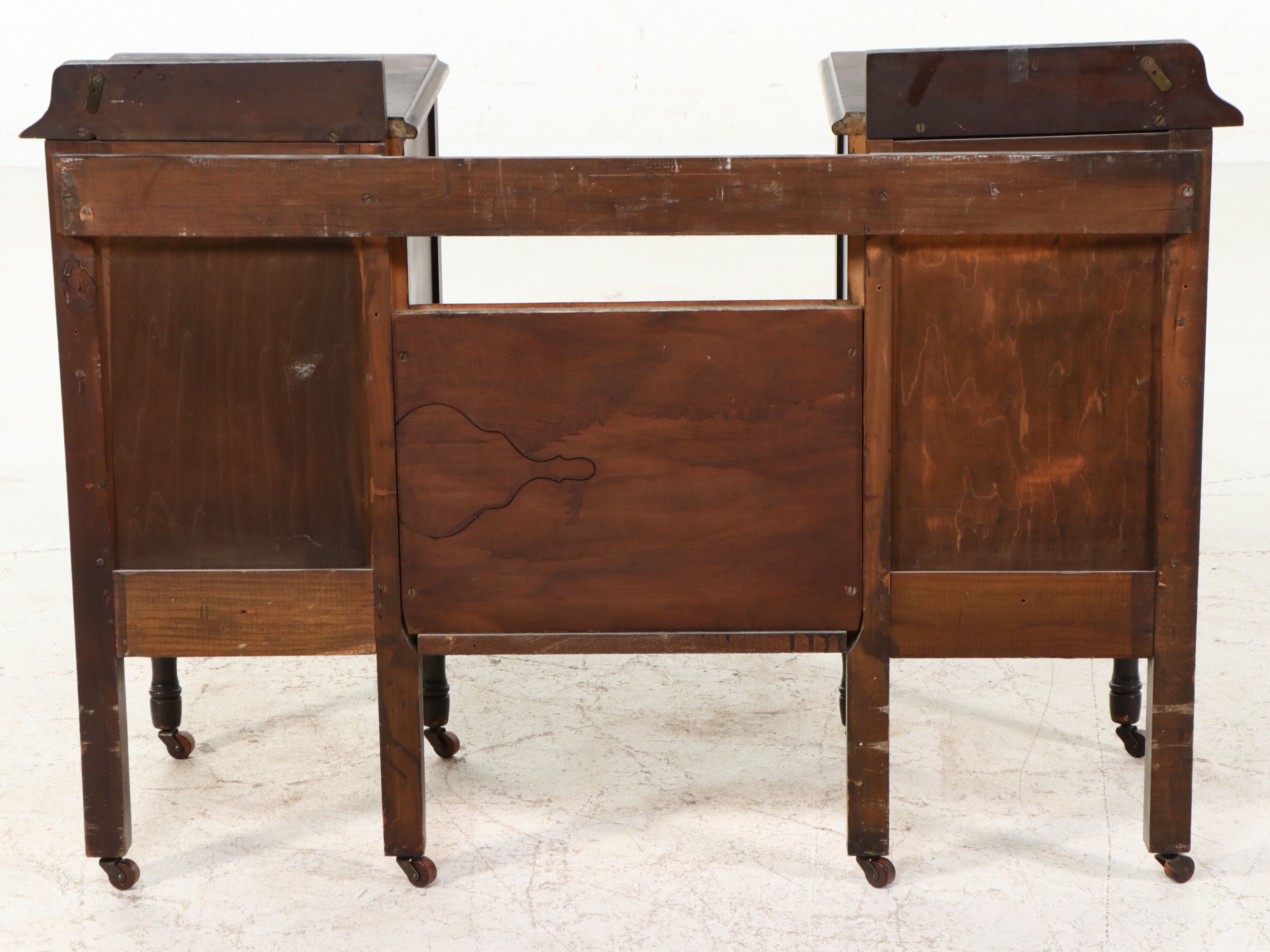 Sheraton Revival Mahogany Vanity with Tri-Fold Mirror, Early 20th Century