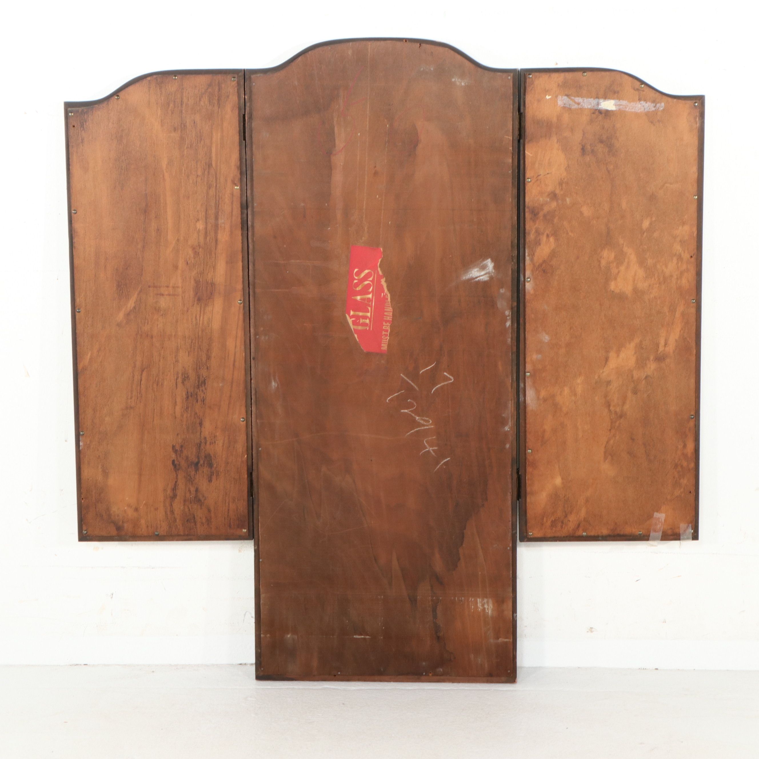 Sheraton Revival Mahogany Vanity with Tri-Fold Mirror, Early 20th Century