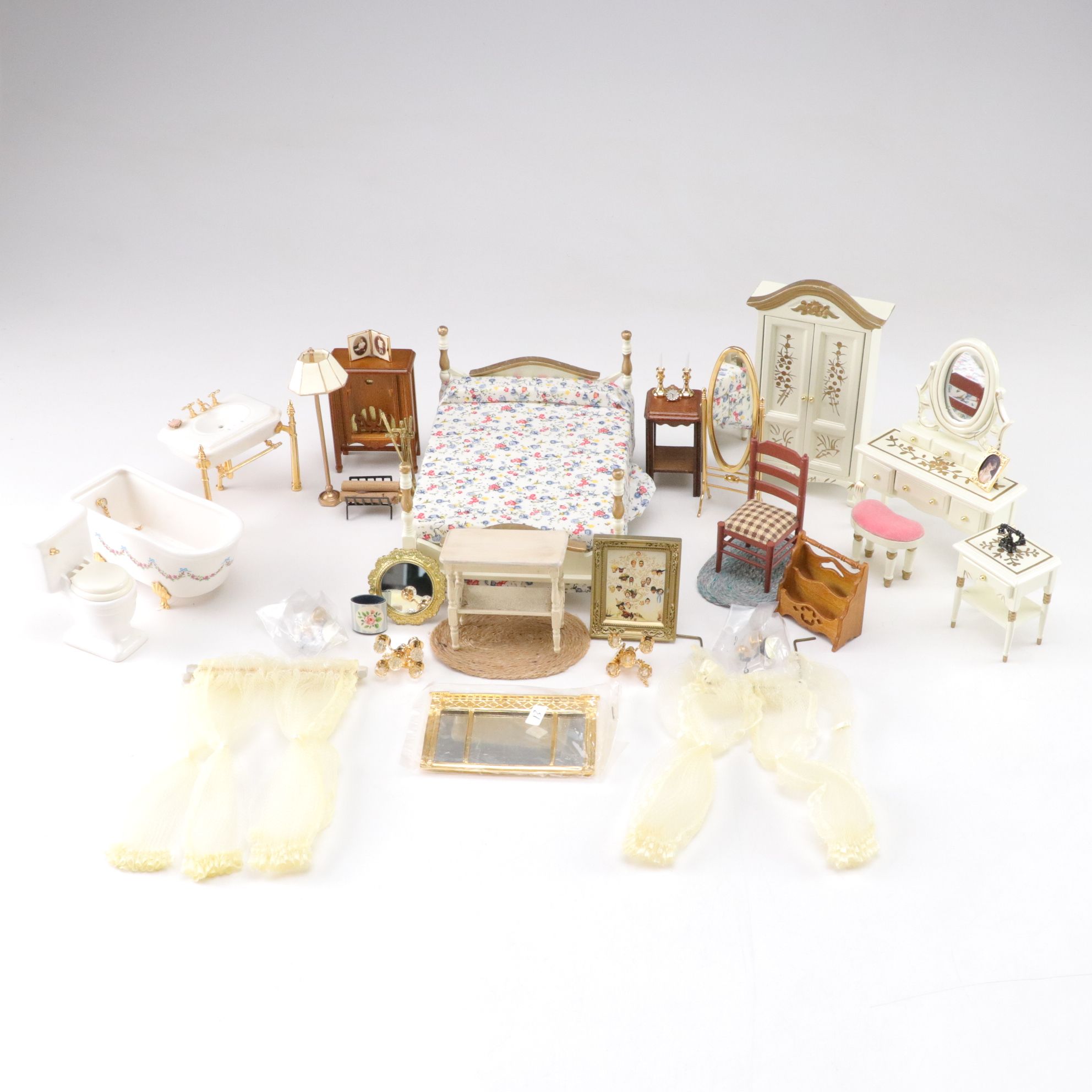 Miniature Victorian Style Doll House Bedroom and Bathroom Furniture Sets