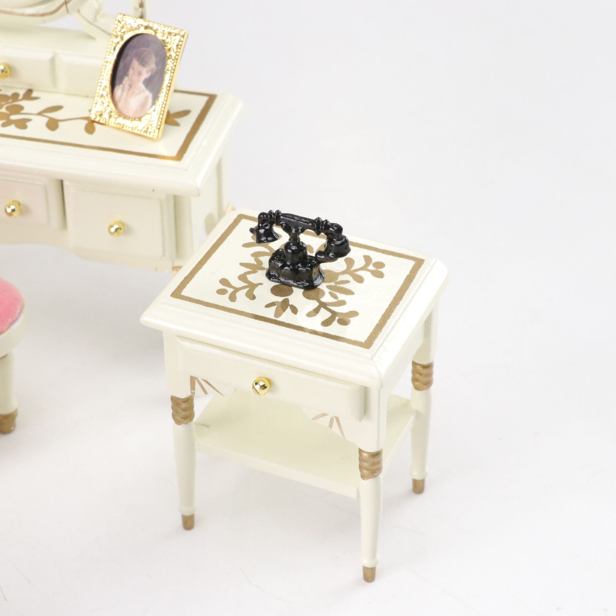 Miniature Victorian Style Doll House Bedroom and Bathroom Furniture Sets