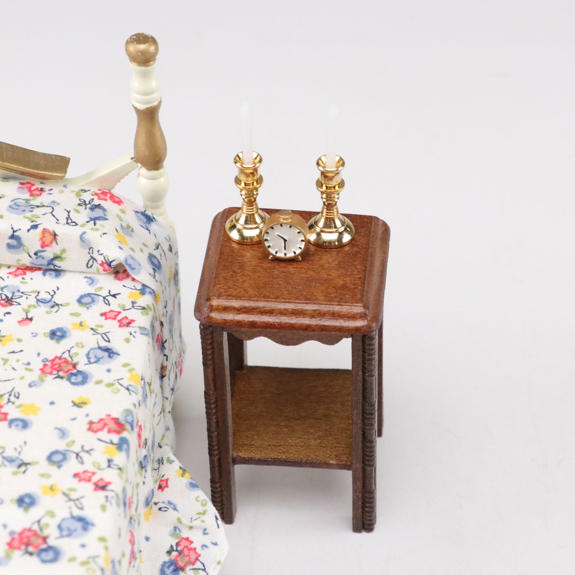 Miniature Victorian Style Doll House Bedroom and Bathroom Furniture Sets