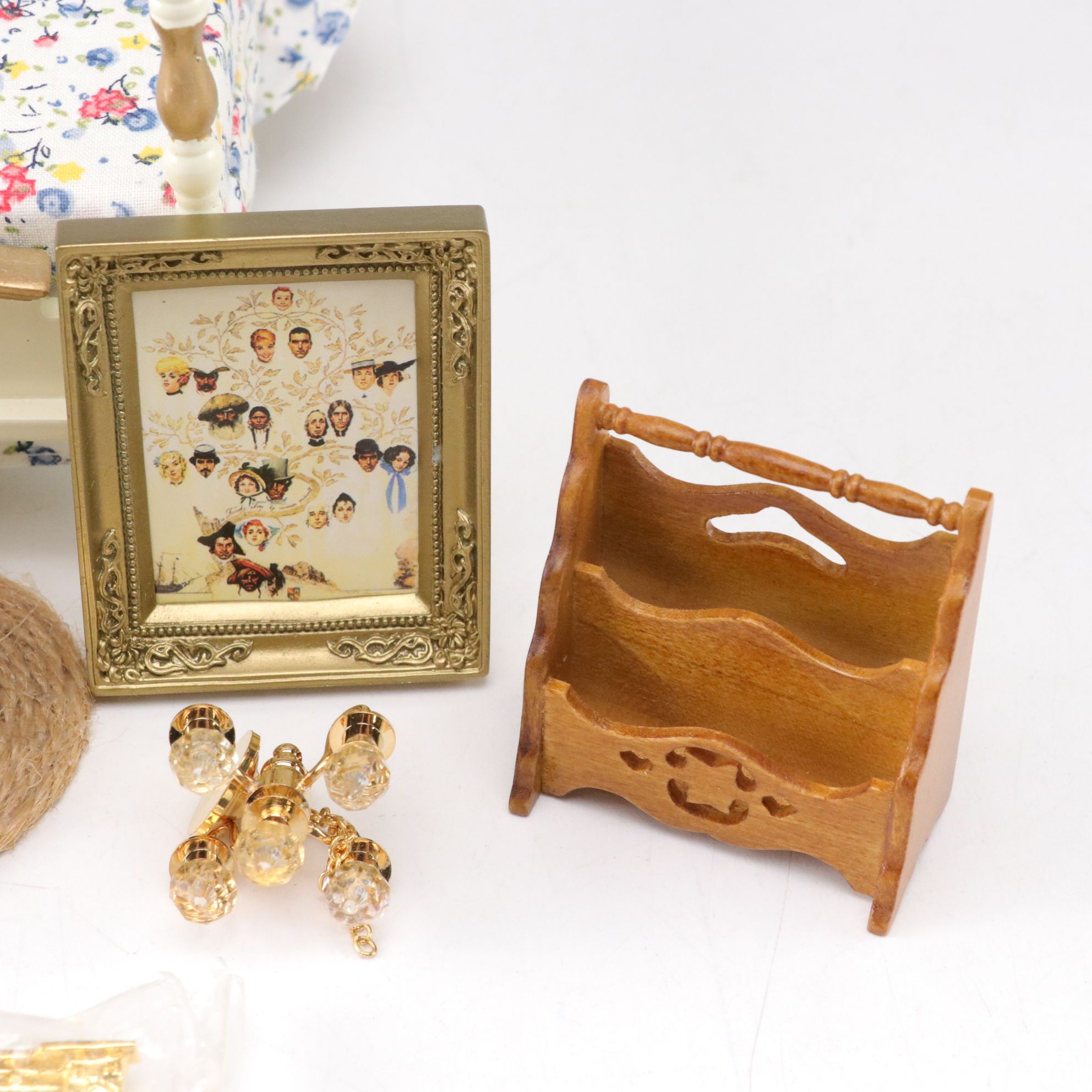 Miniature Victorian Style Doll House Bedroom and Bathroom Furniture Sets