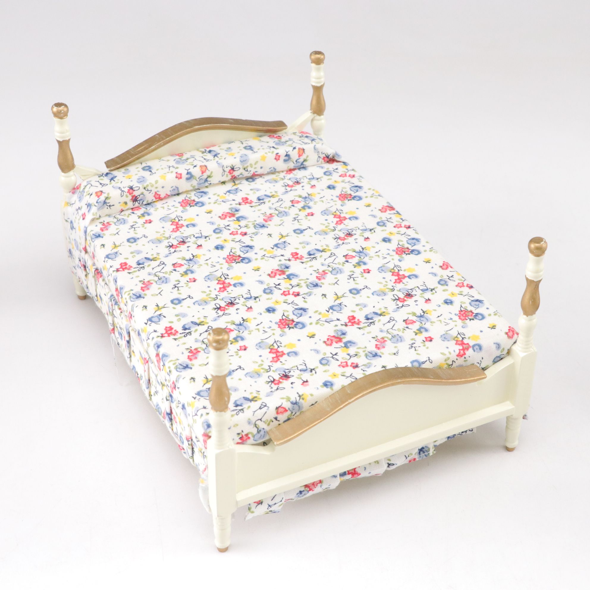 Miniature Victorian Style Doll House Bedroom and Bathroom Furniture Sets