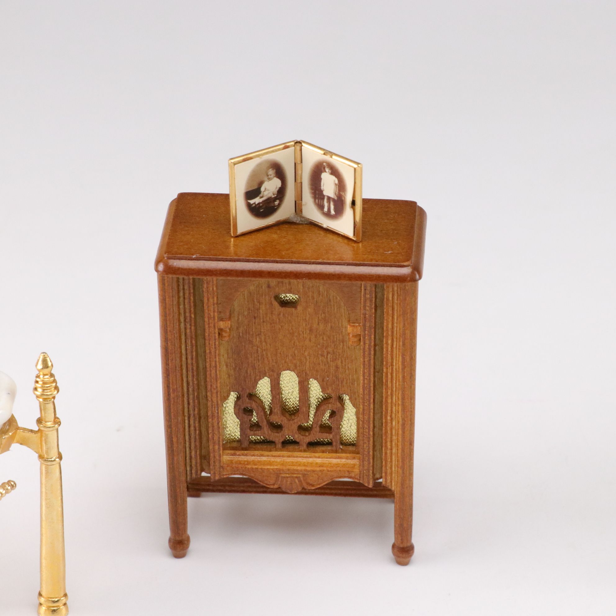 Miniature Victorian Style Doll House Bedroom and Bathroom Furniture Sets