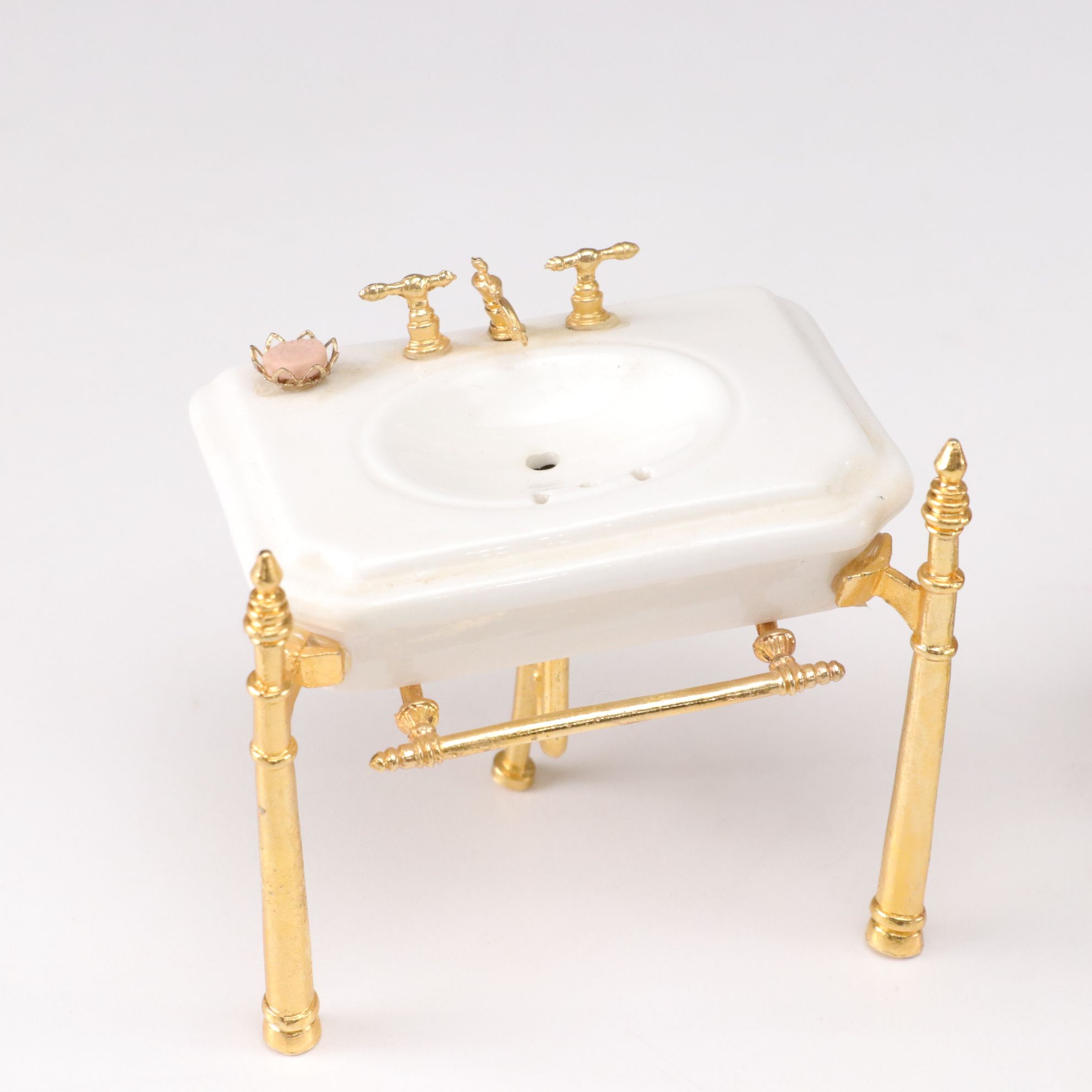 Miniature Victorian Style Doll House Bedroom and Bathroom Furniture Sets