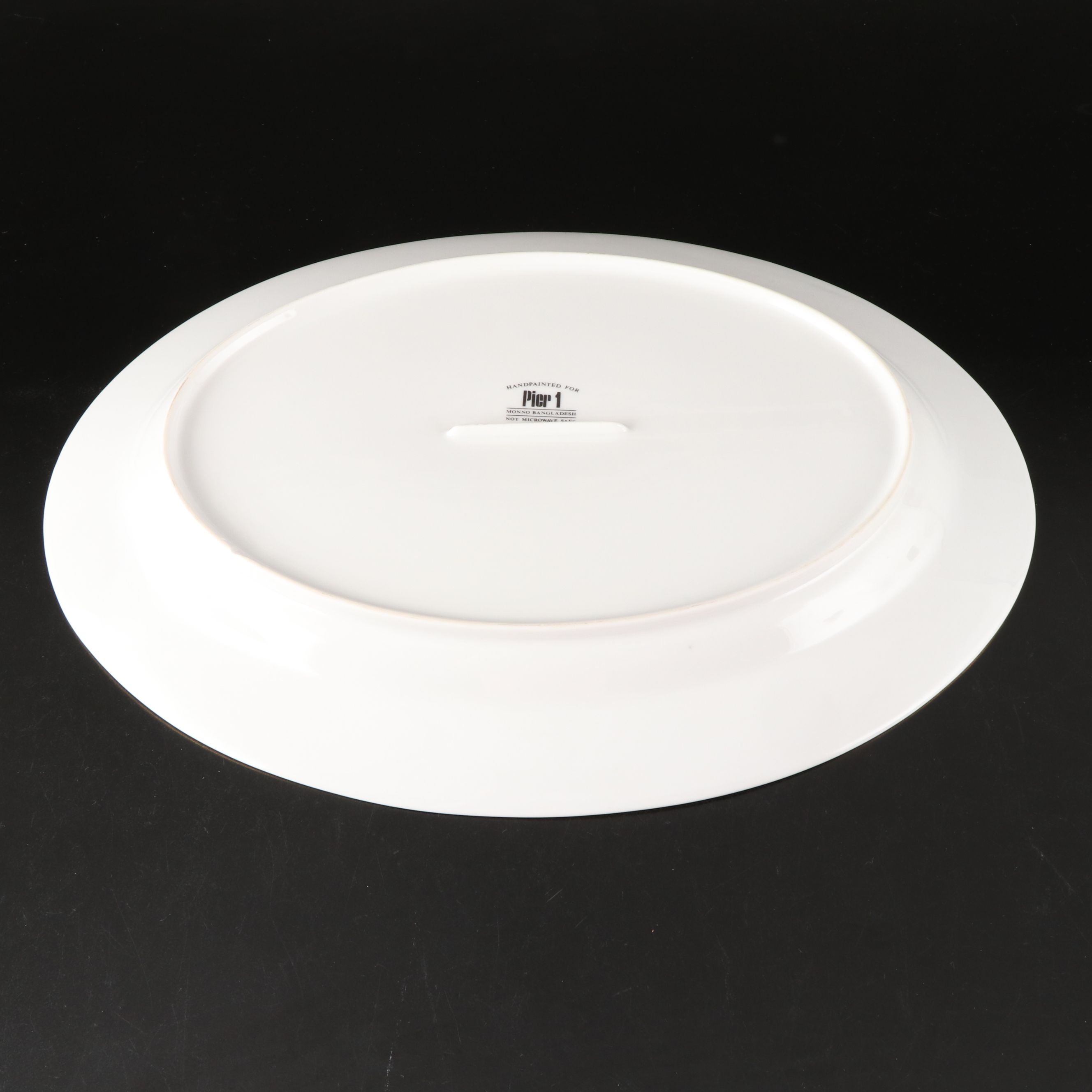 Pier 1 Gilt Trim Porcelain Dinnerware, 21st Century