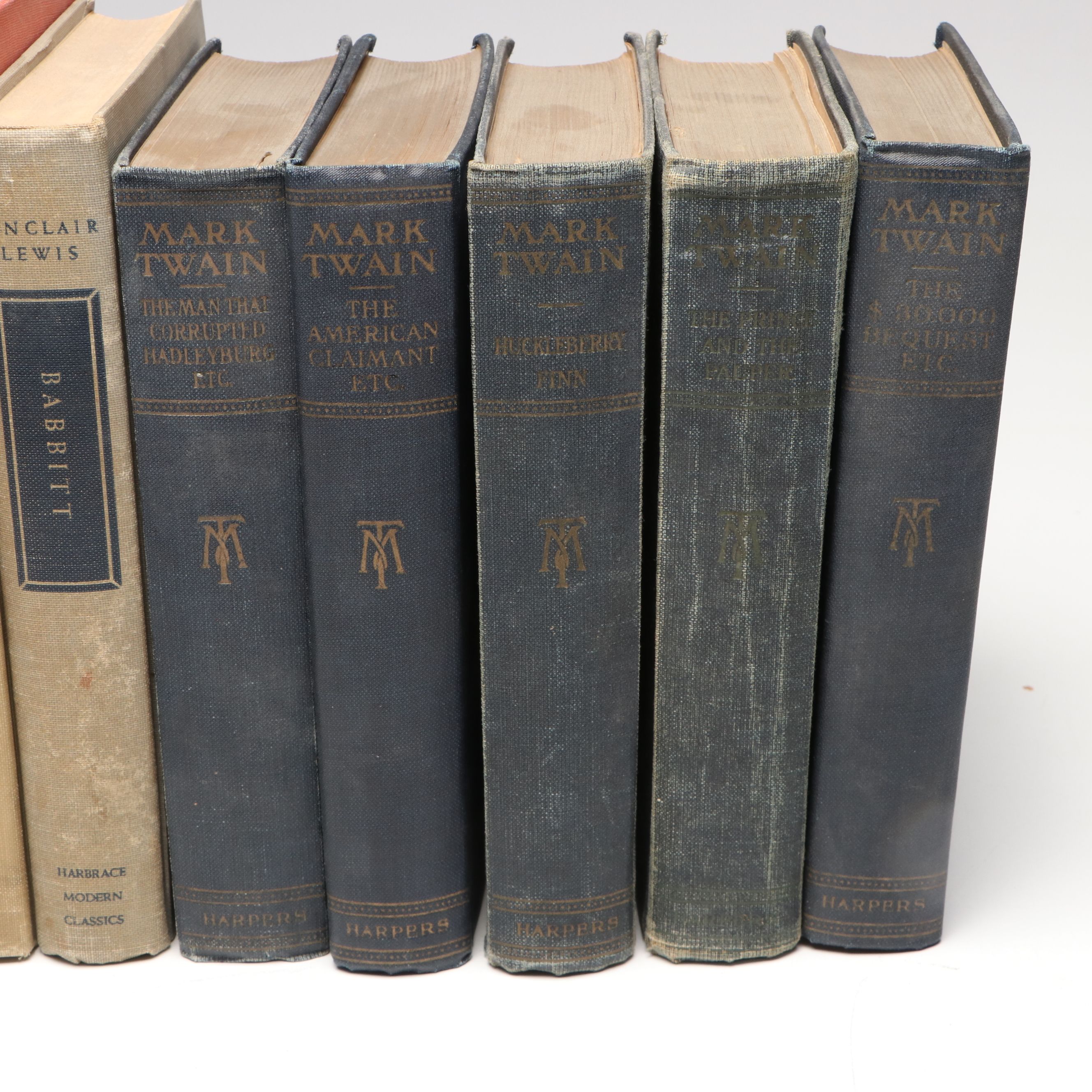 "Huckleberry Finn" and More Titles by Mark Twain with Other Classic Books