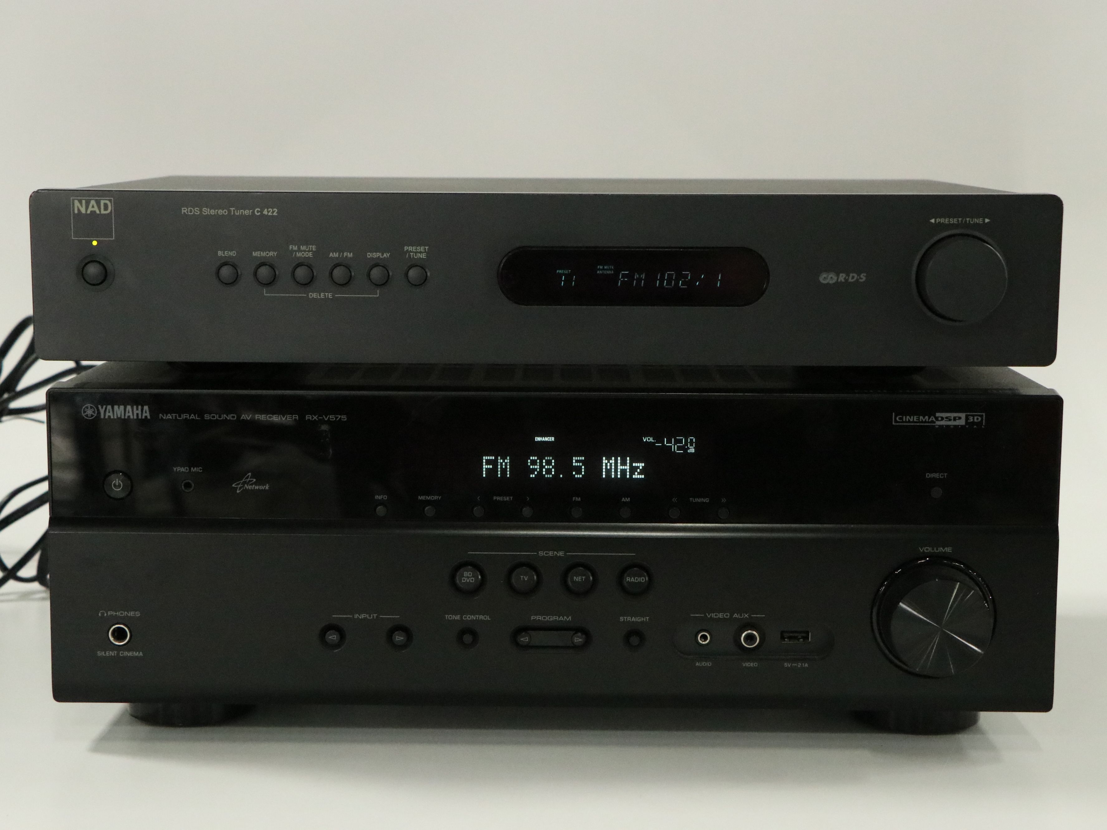 Yamaha RX-V575 AV Receiver with NAD C422 AM/FM Tuner