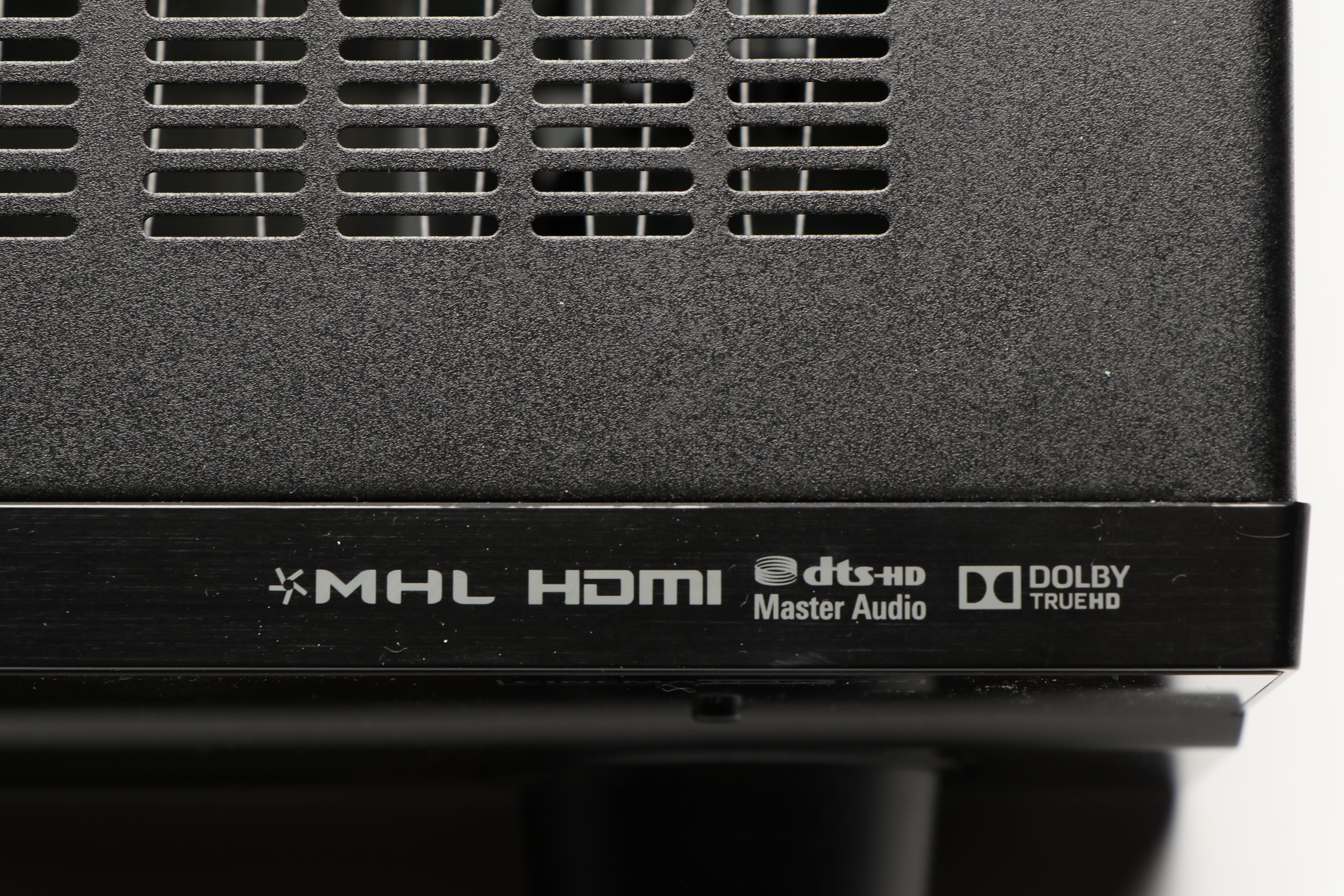 Yamaha RX-V575 AV Receiver with NAD C422 AM/FM Tuner