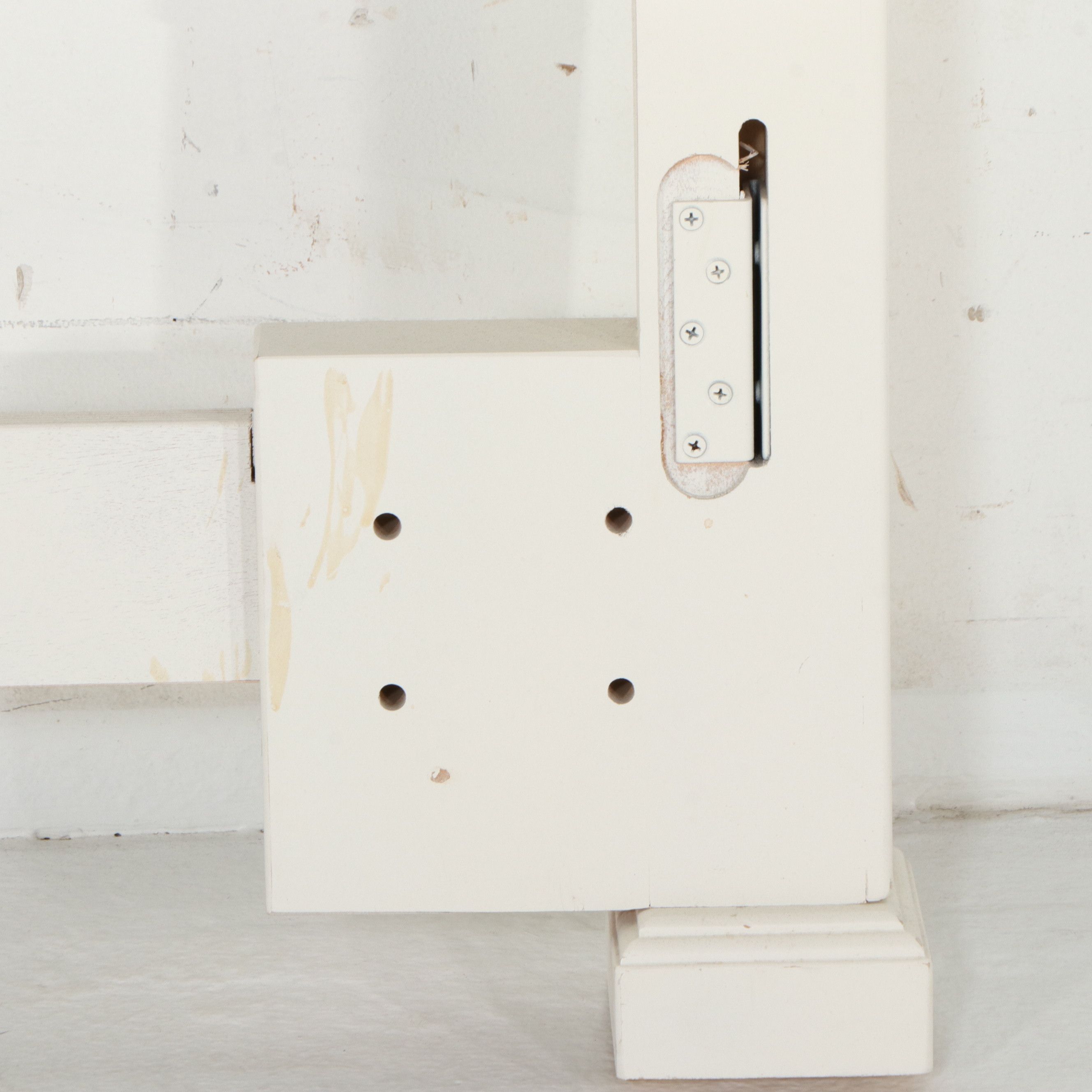 Stanley Furniture "Coastal Living" White Louvered Headboard, 21st Century