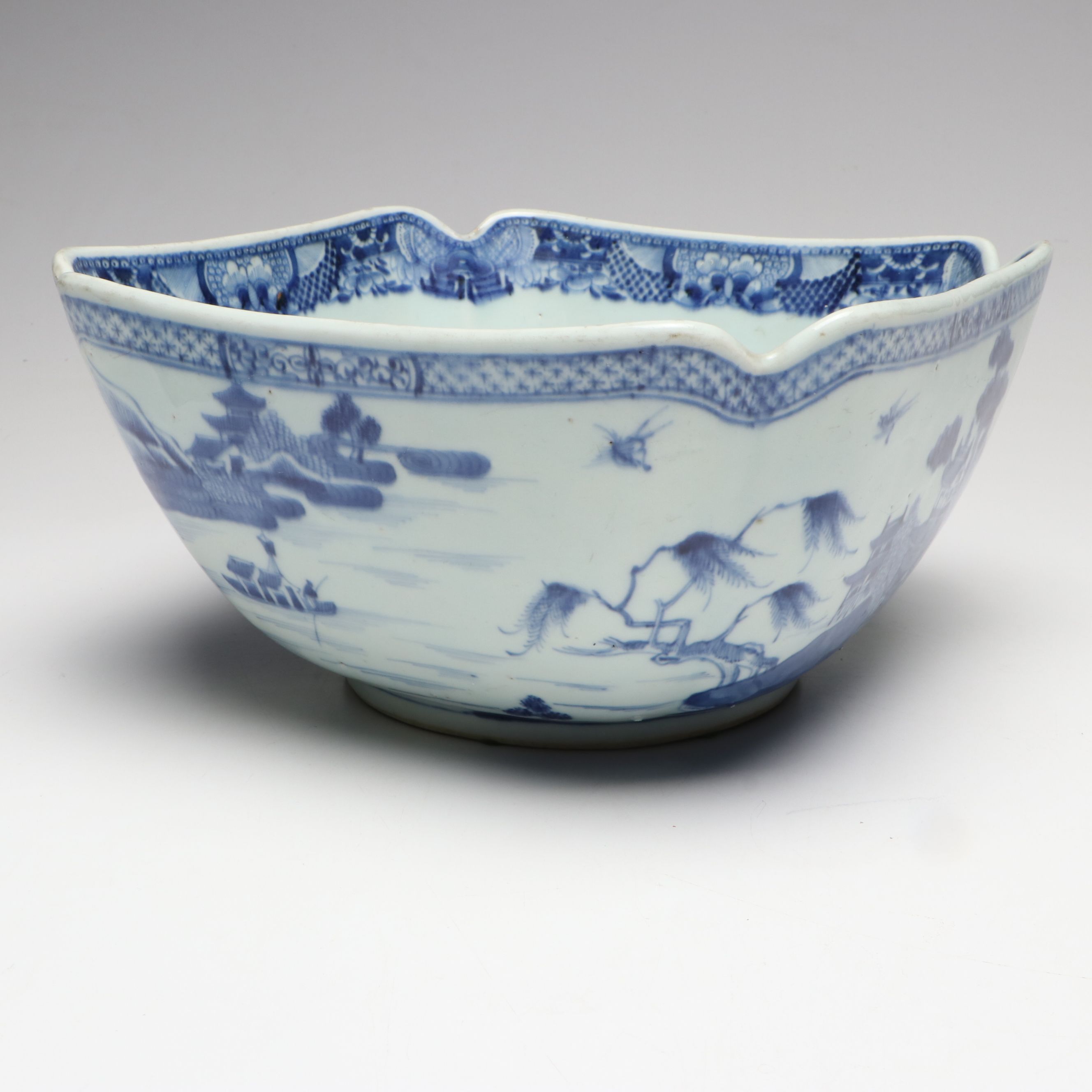 Chinese Export Fitzhugh Blue and White Porcelain Landscape Salad Bowl