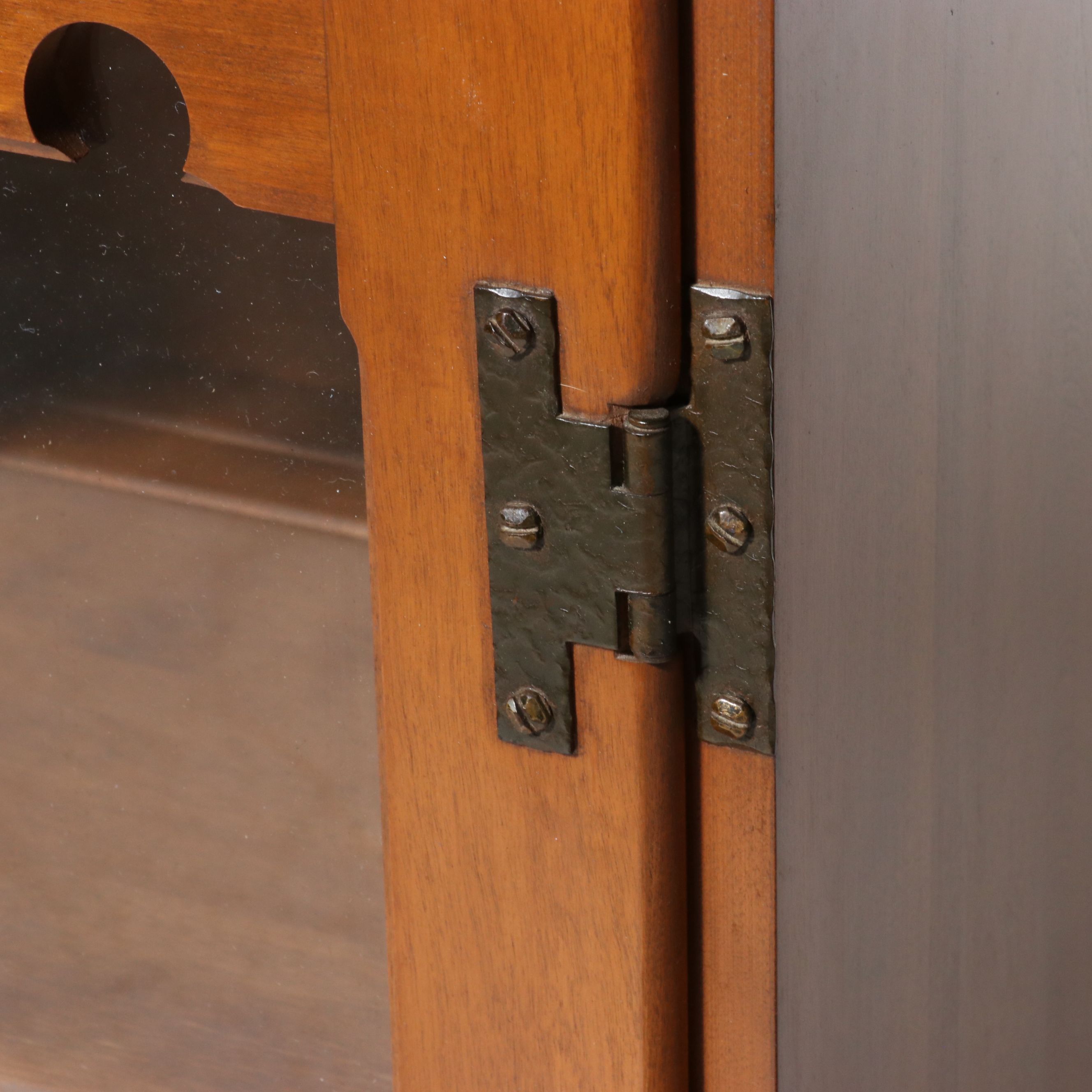 Ethan Allen by Baumritter Colonial Revival Maple Hutch