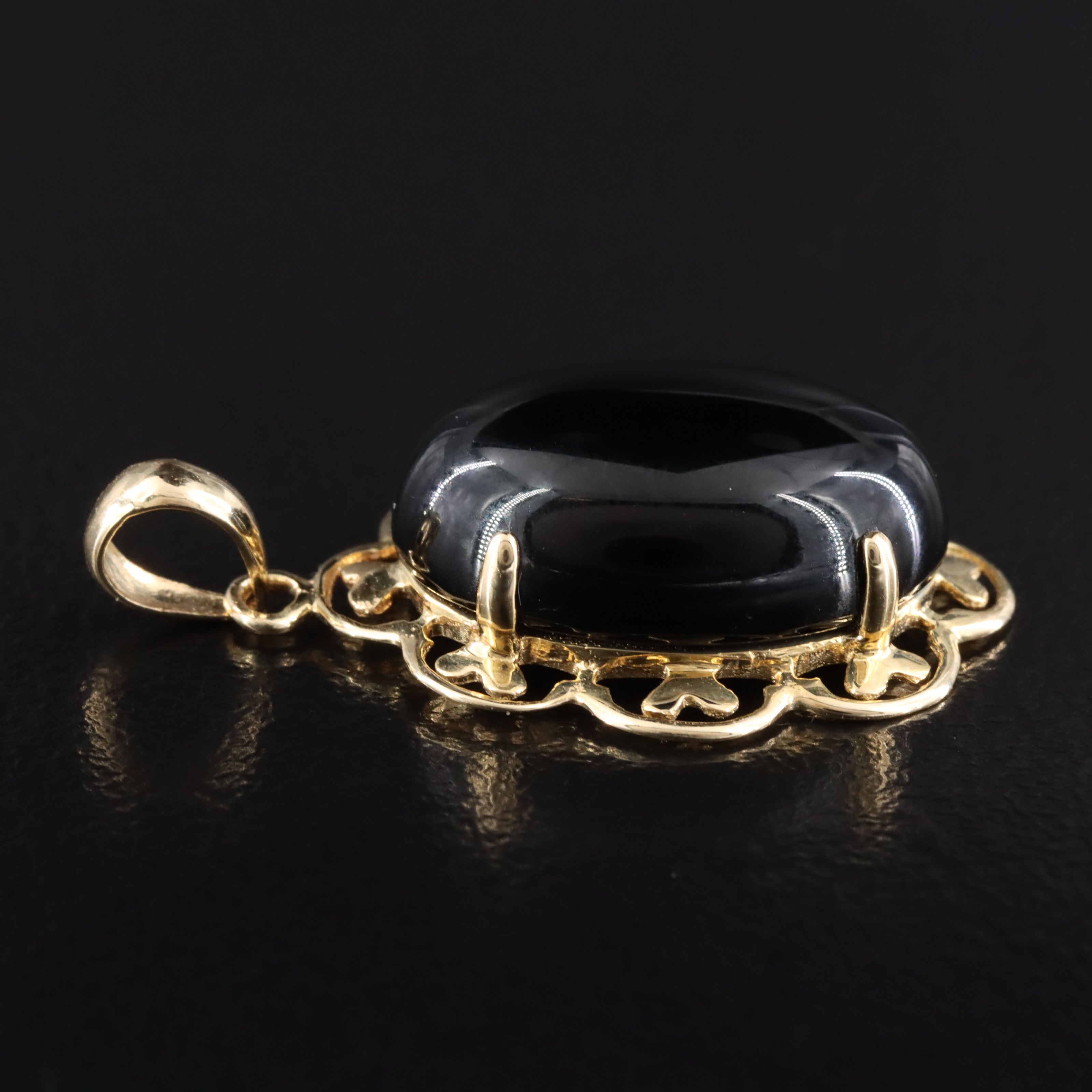 14K  Black Onyx Scalloped Pendant